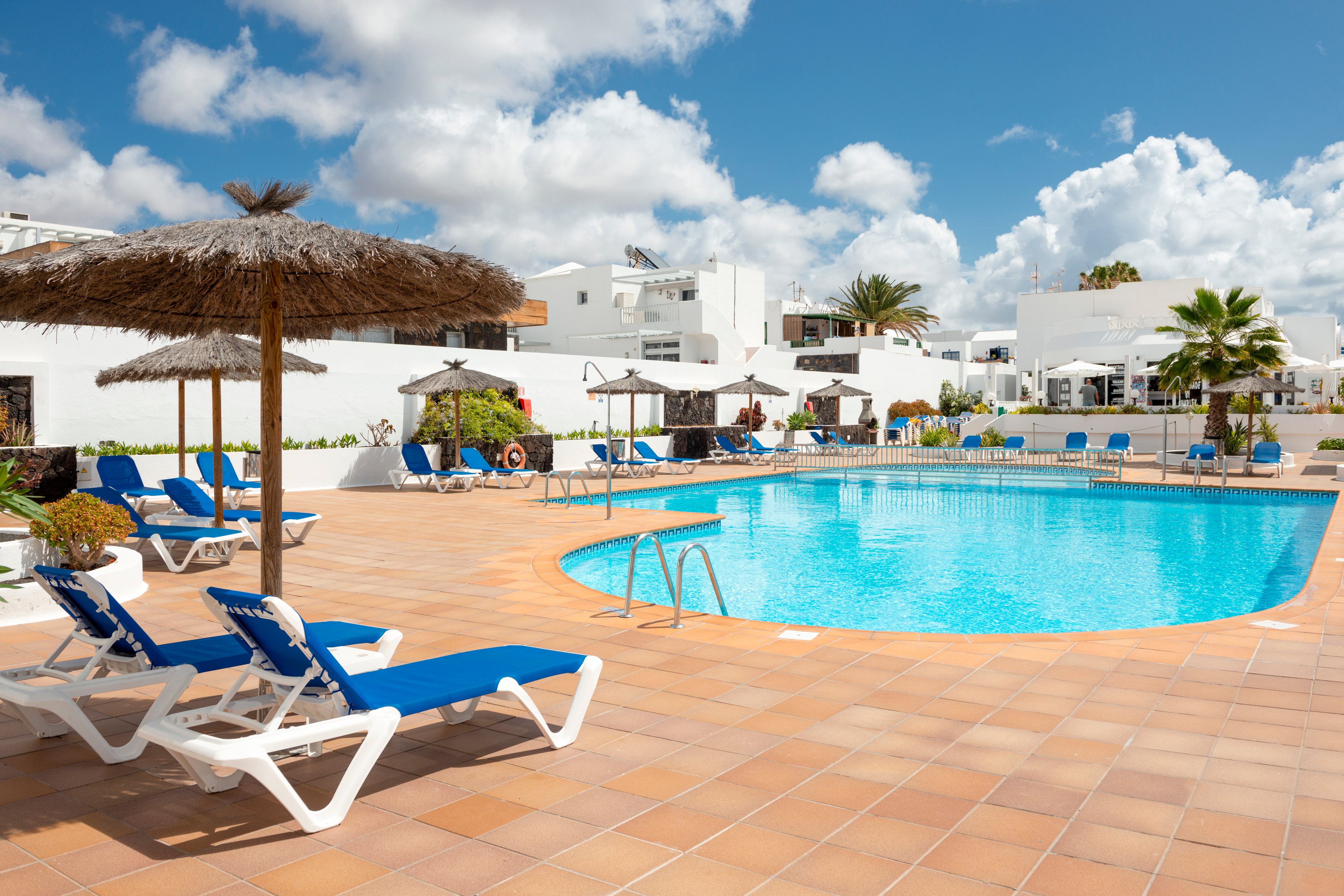 LIVVO Apartments Oasis