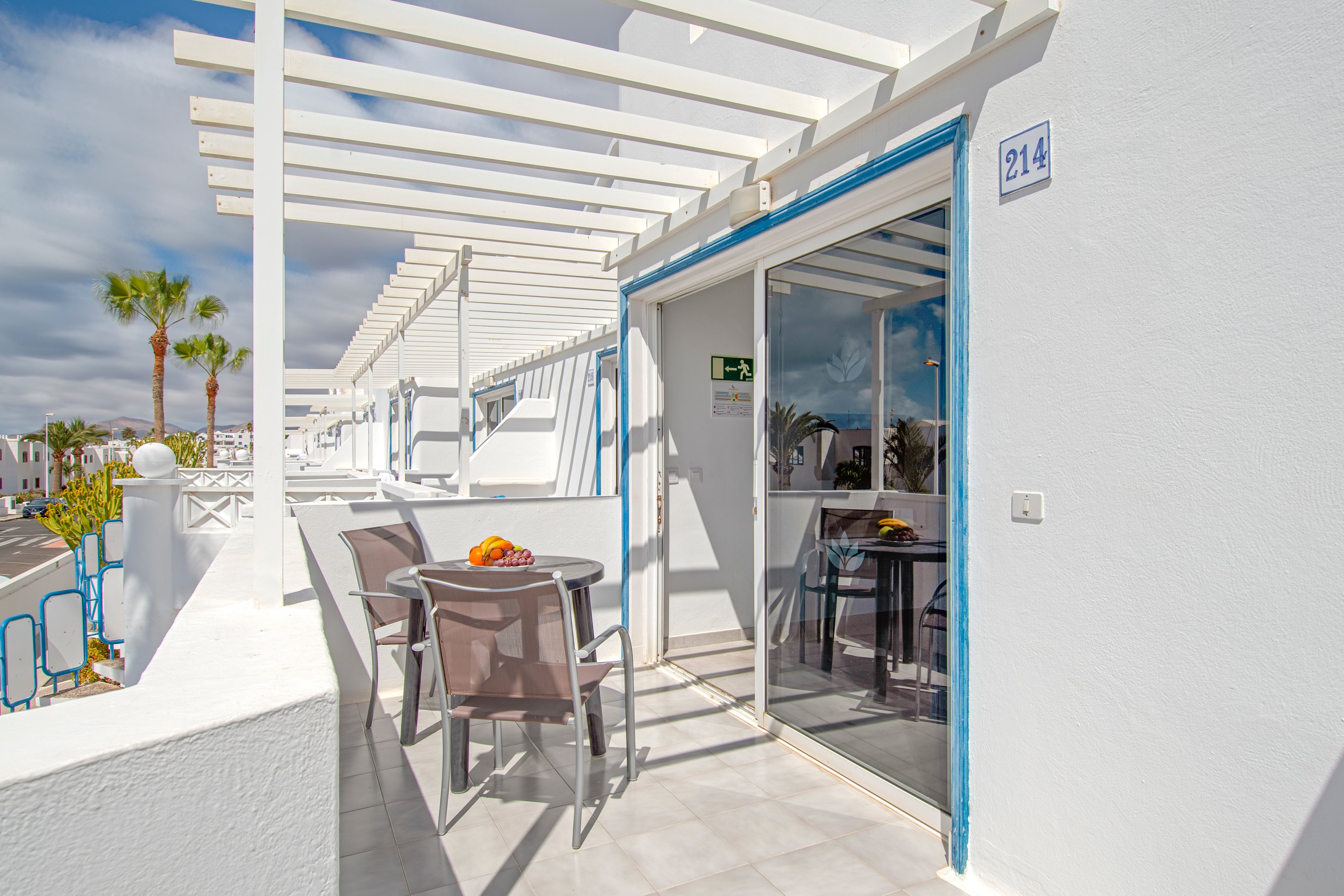 LIVVO Apartments Oasis