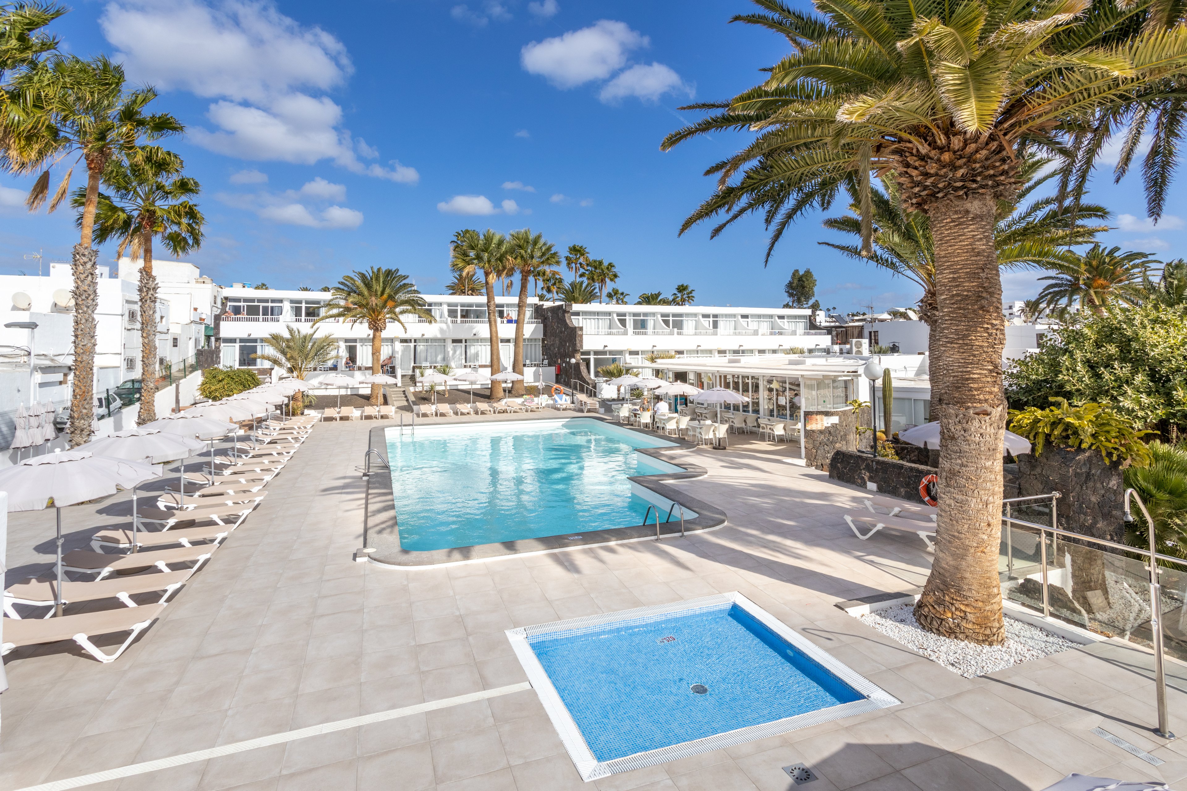 Arena Dorada Apartments