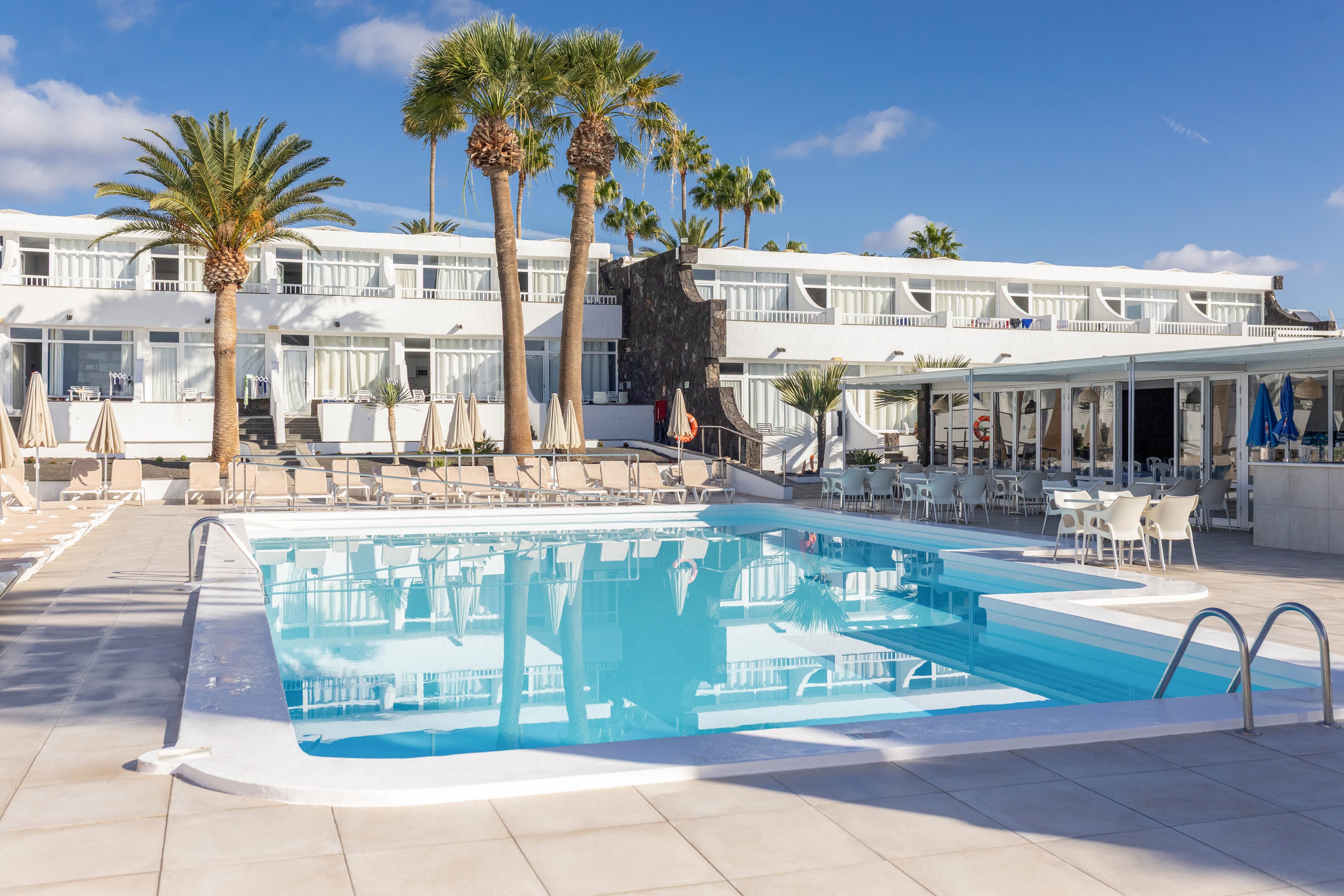 Arena Dorada Apartments