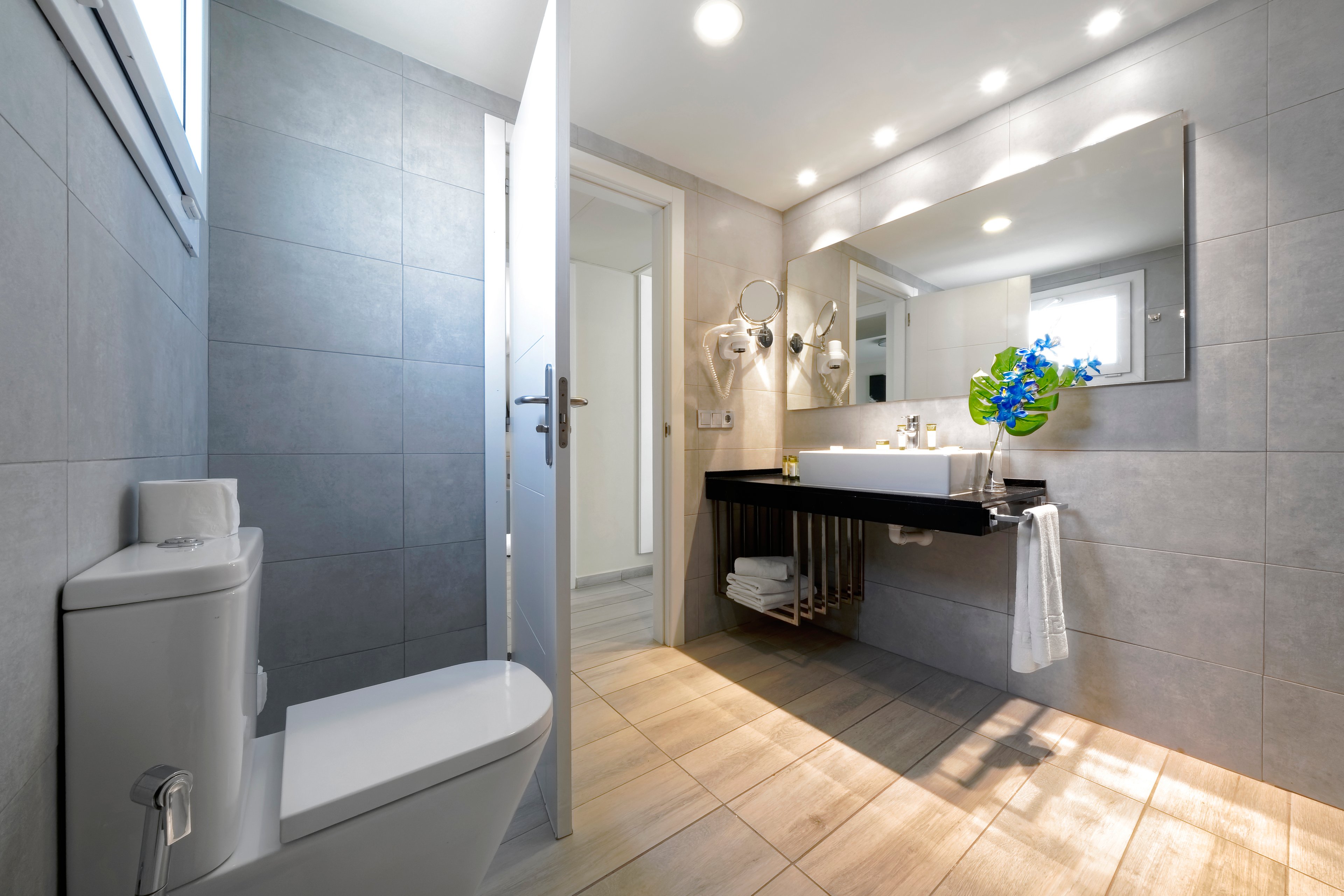 Aqua Suites Boutique Hotel