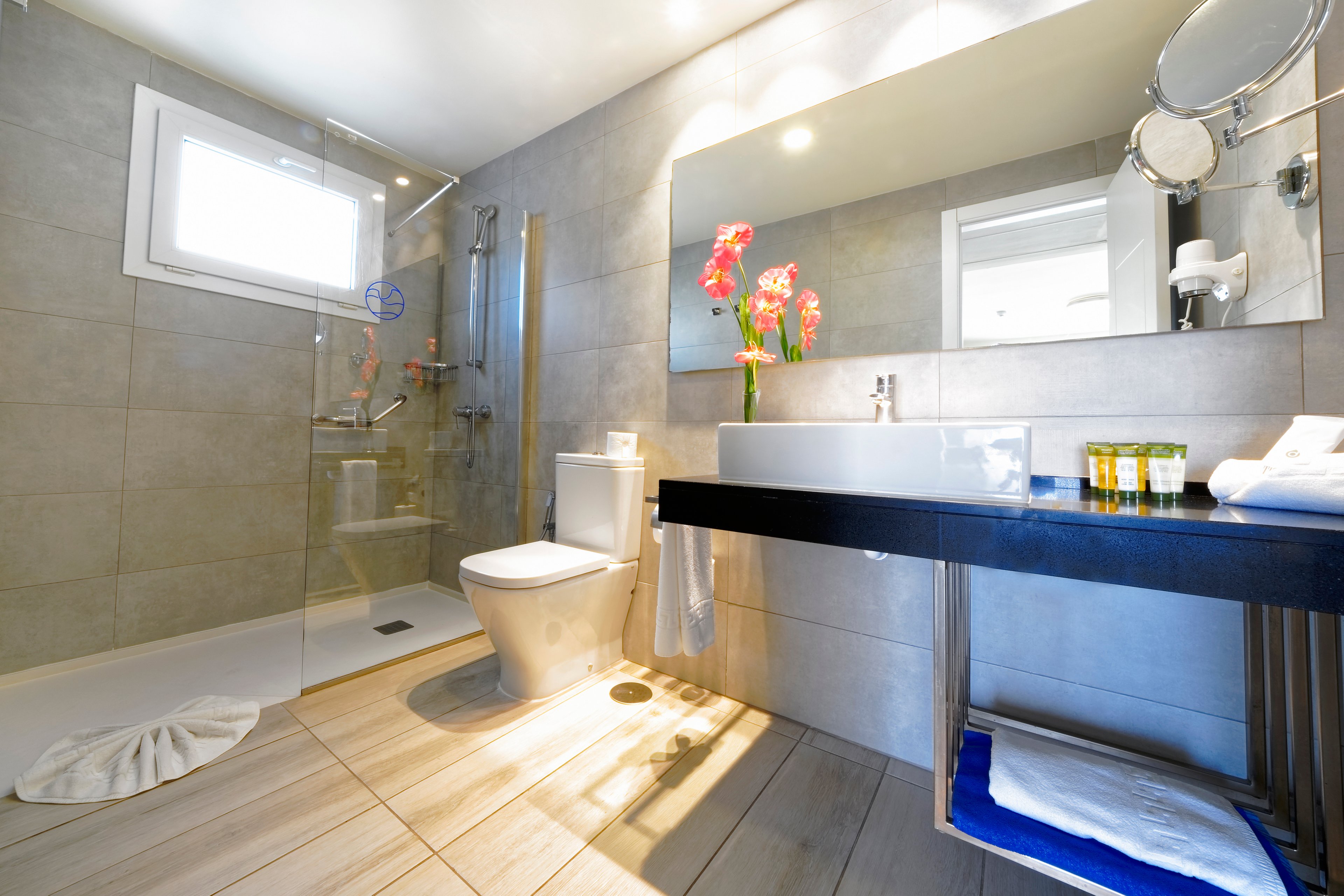 Aqua Suites Boutique Hotel