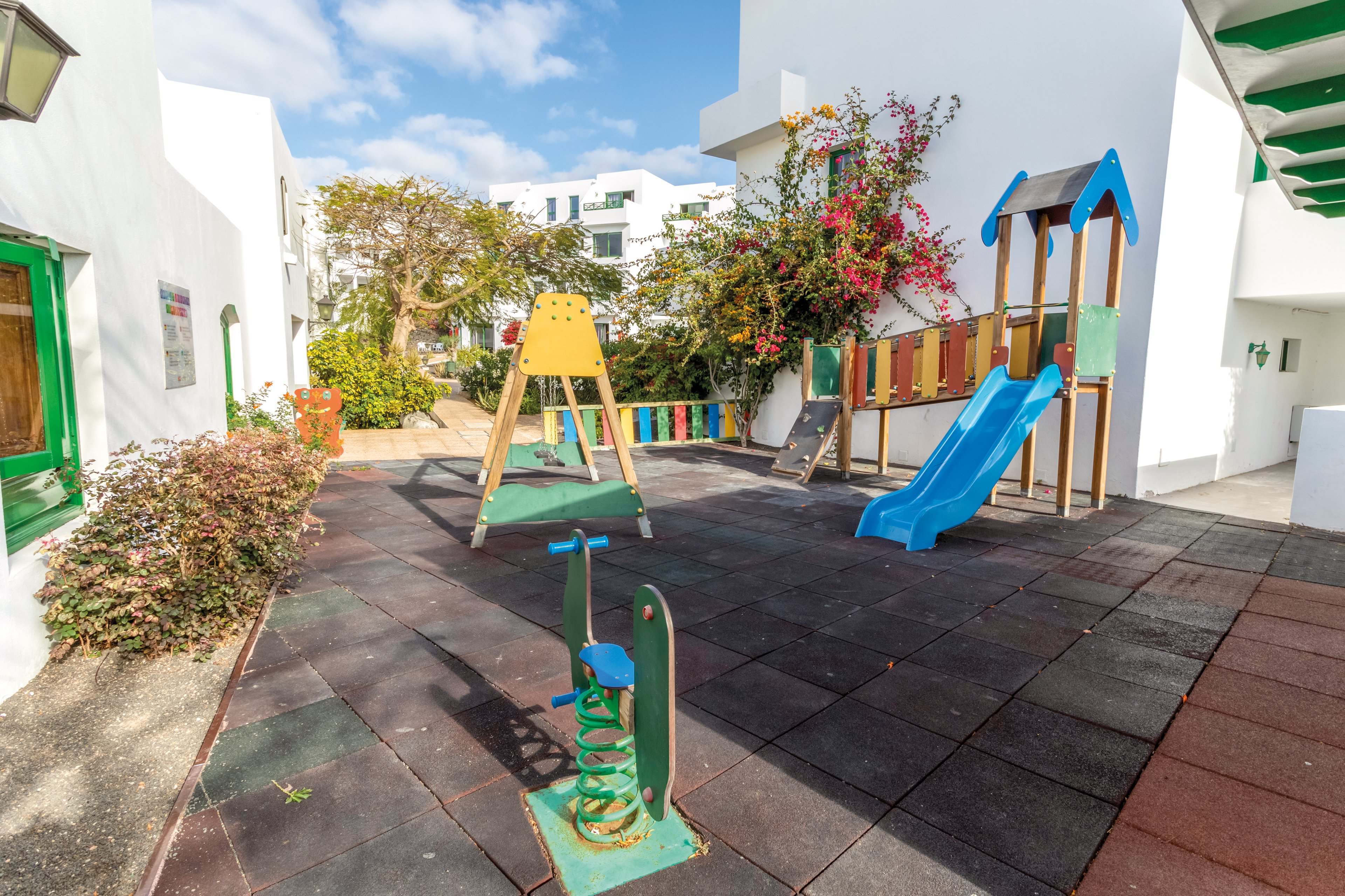 HG Lomo Blanco Apartments