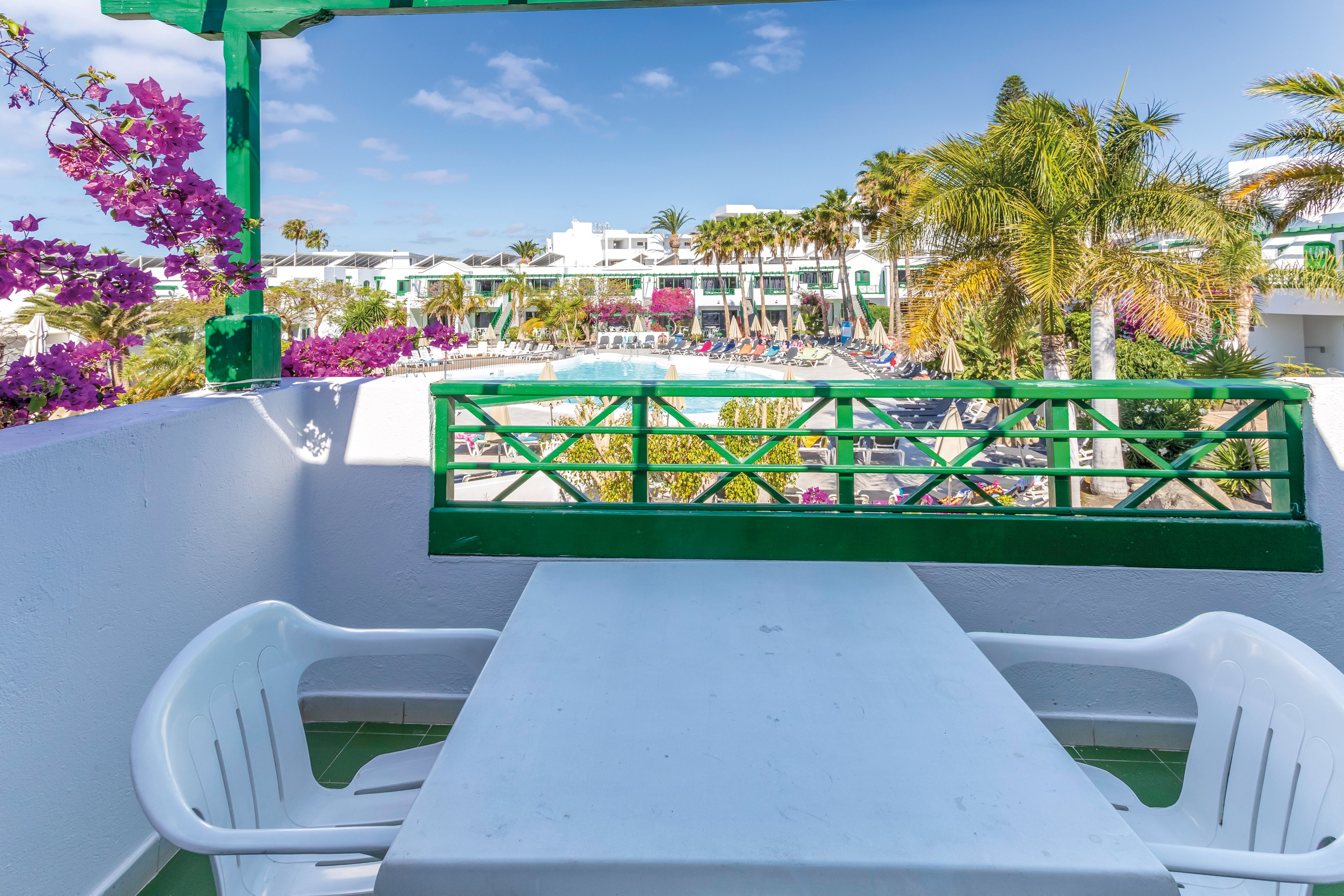 HG Lomo Blanco Apartments