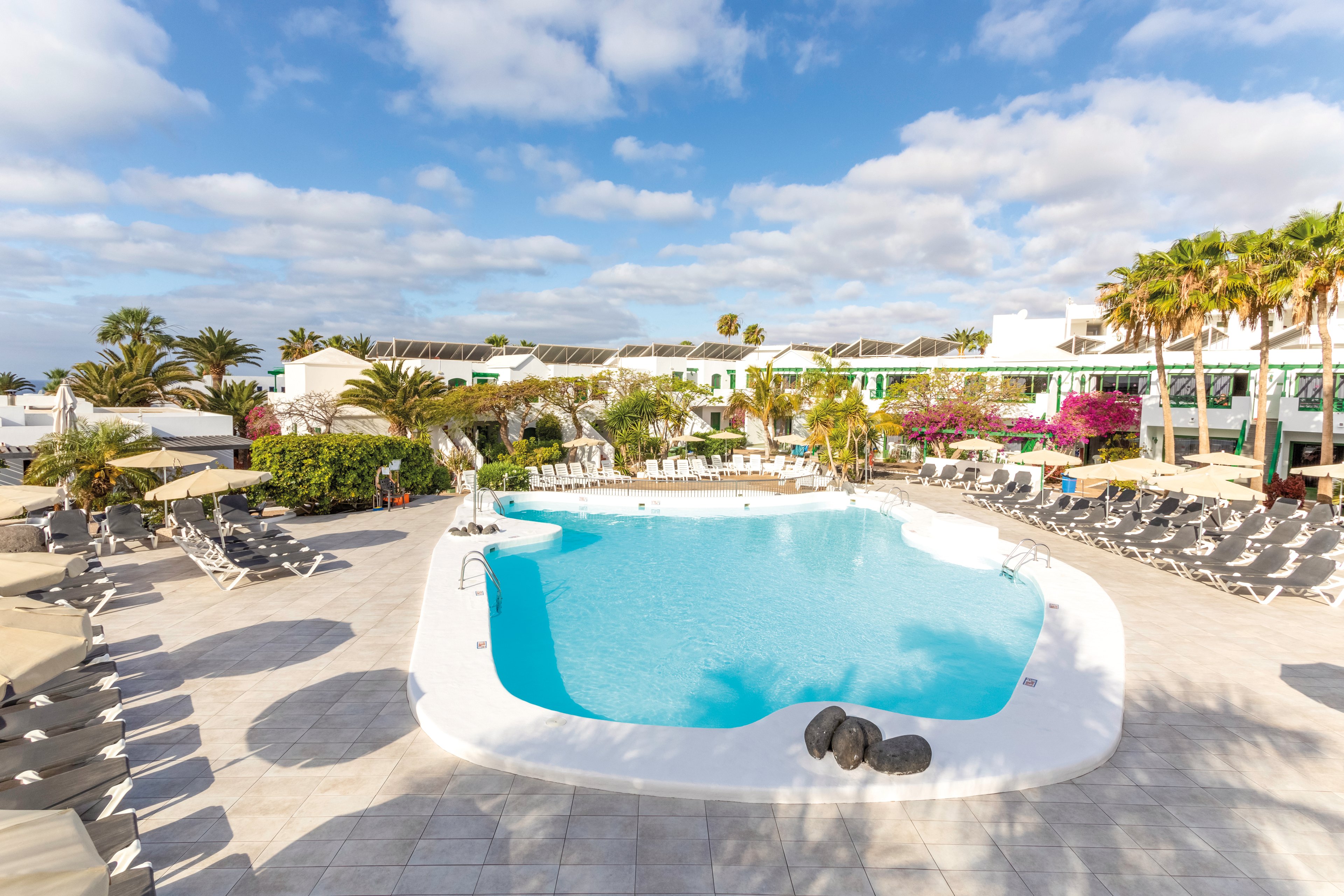 HG Lomo Blanco Apartments