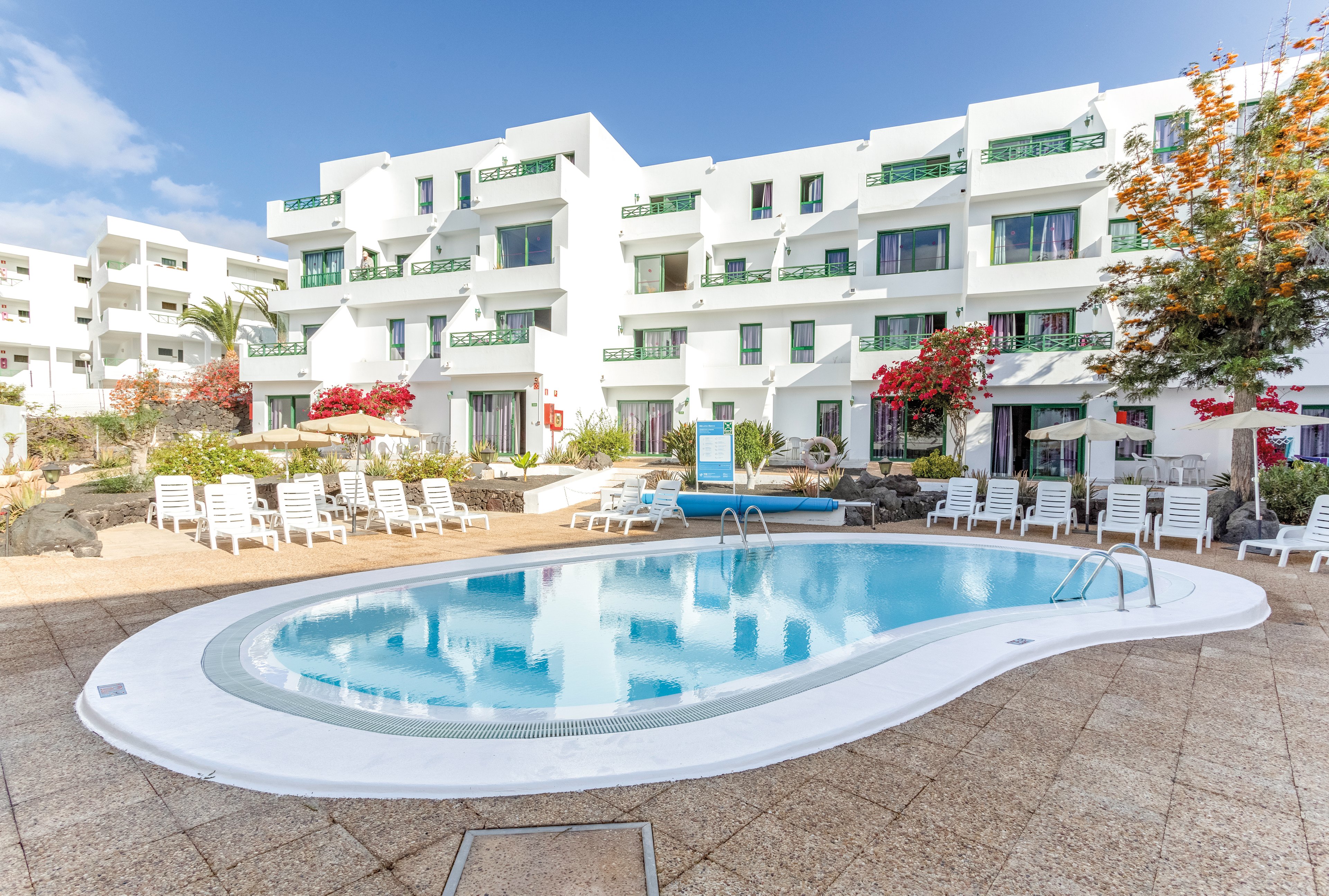 HG Lomo Blanco Apartments