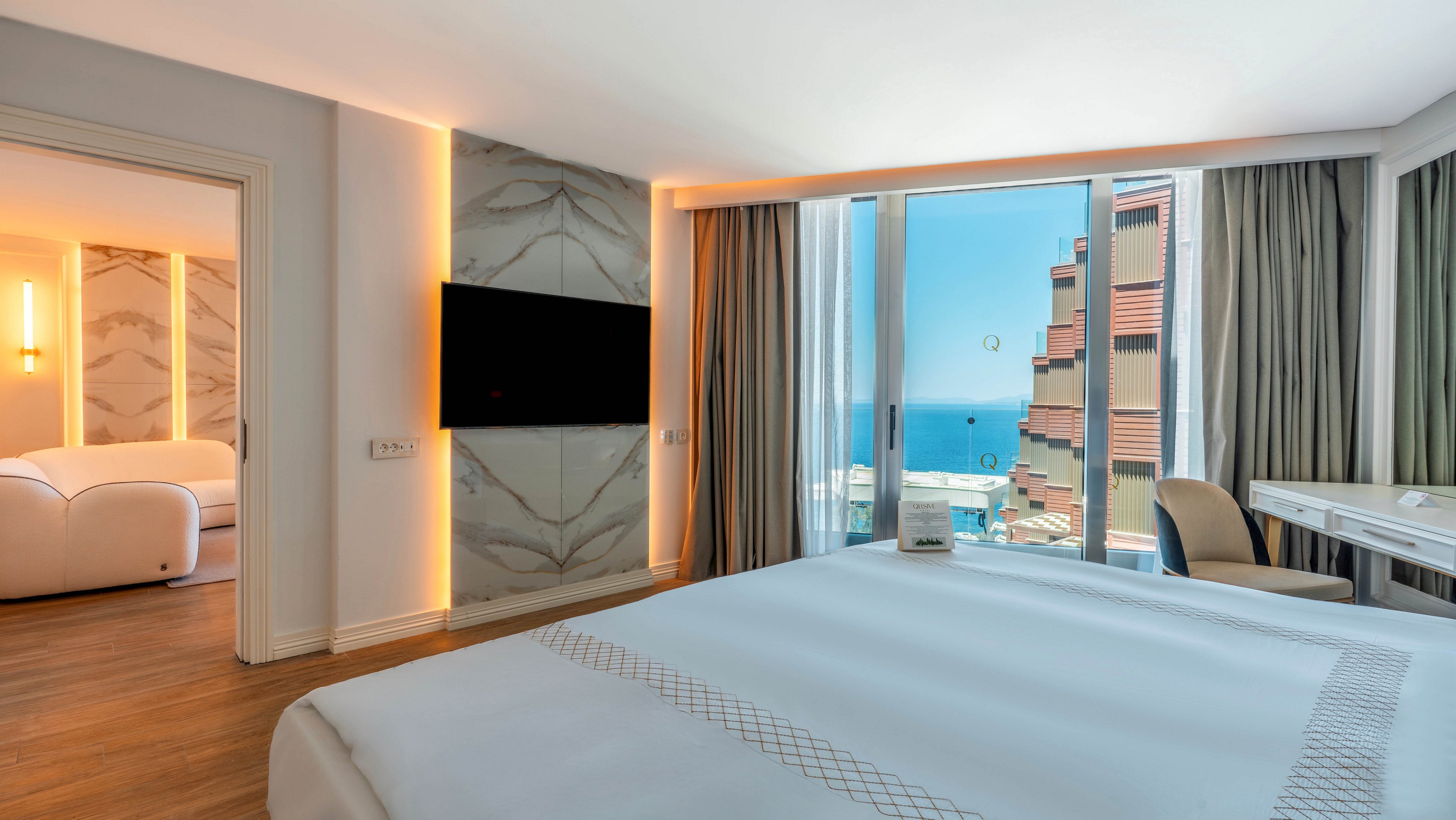 Qlusive Hotel