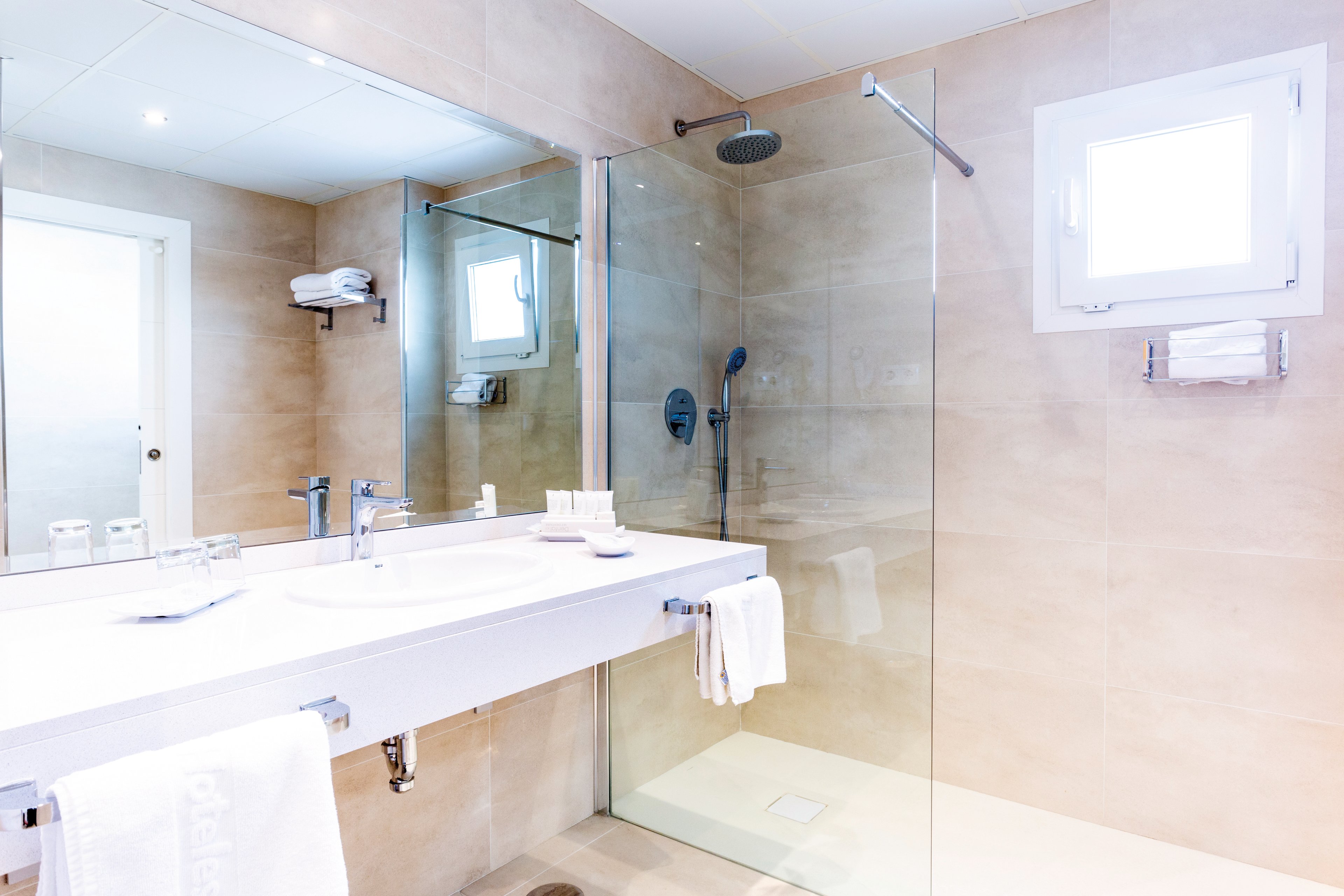 Hotel Las Arenas Affiliated by Melia