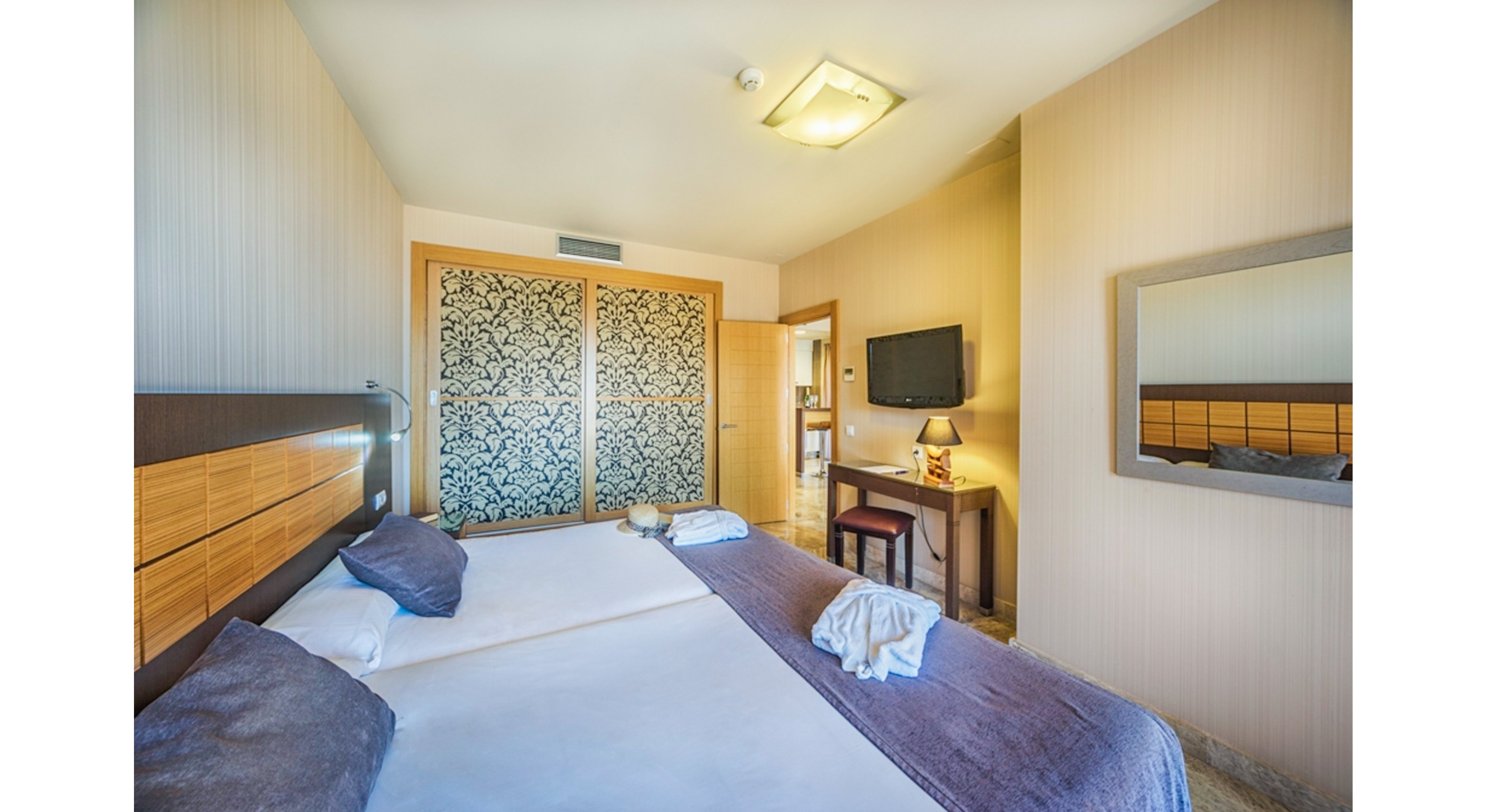 Holiday World Polynesia Hotel