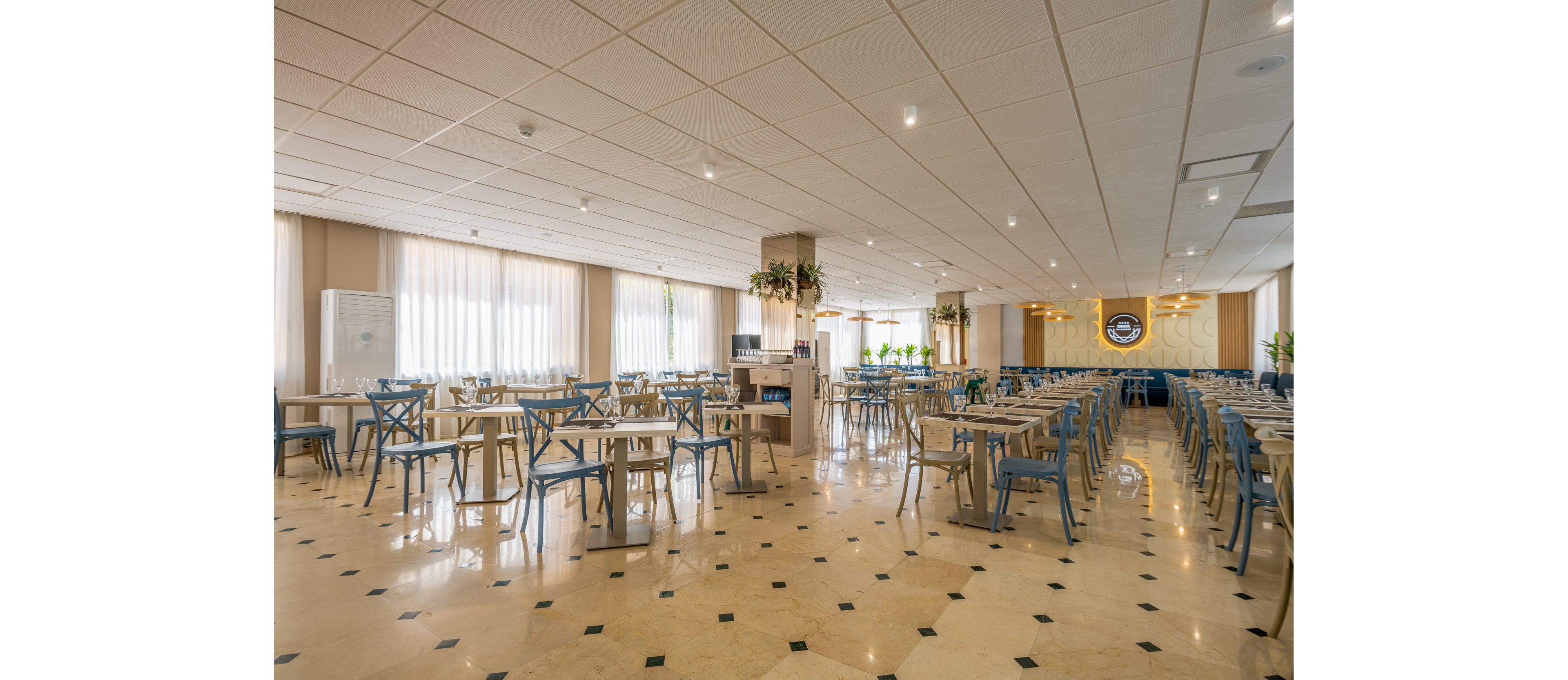 Hotel Parasol by Dorobe