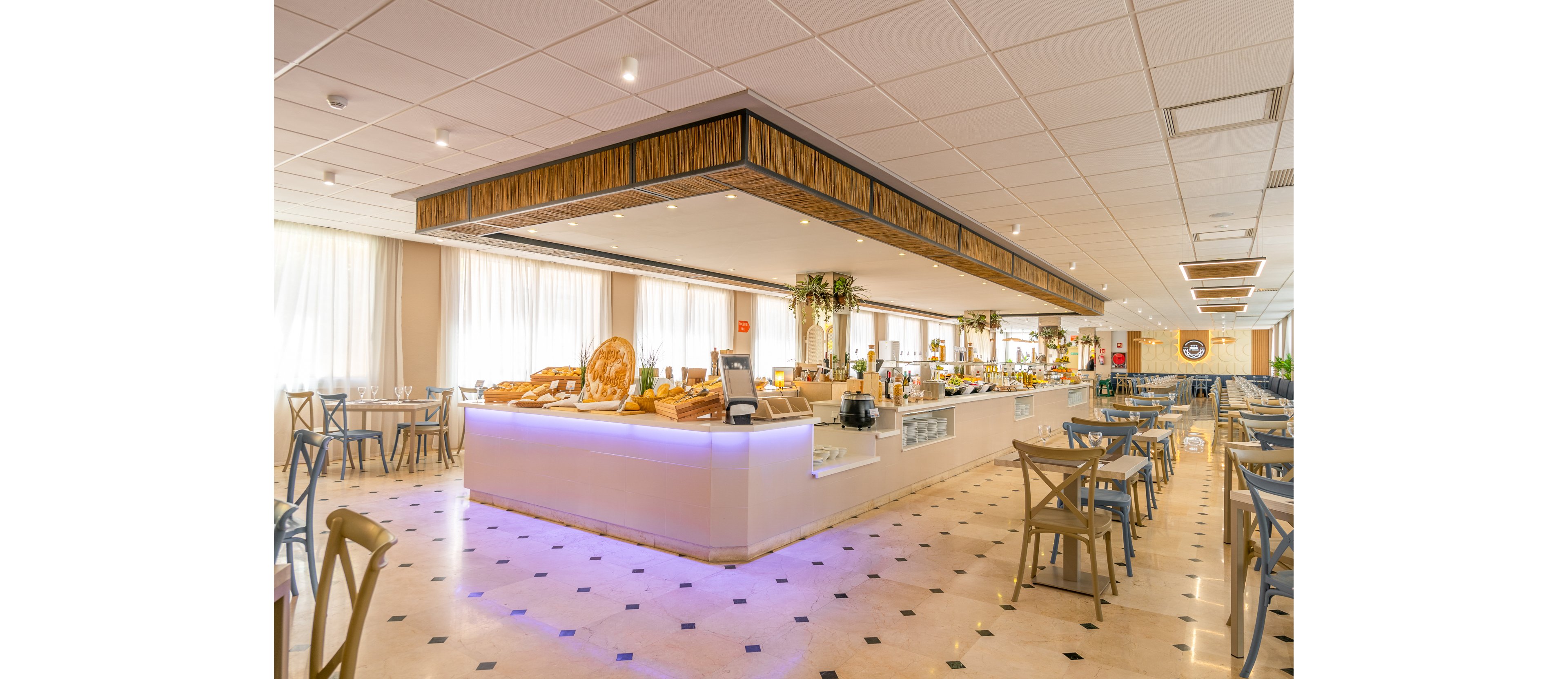 Hotel Parasol by Dorobe