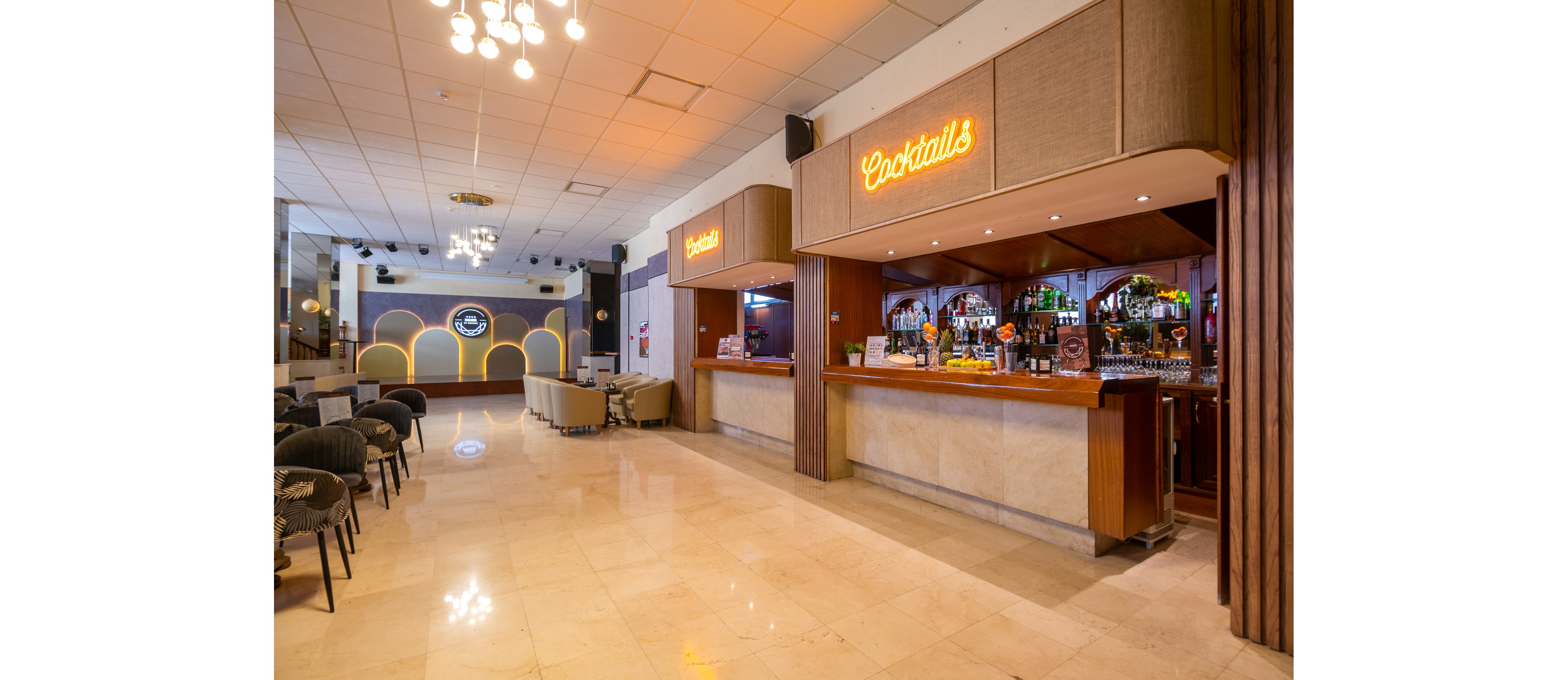 Hotel Parasol by Dorobe