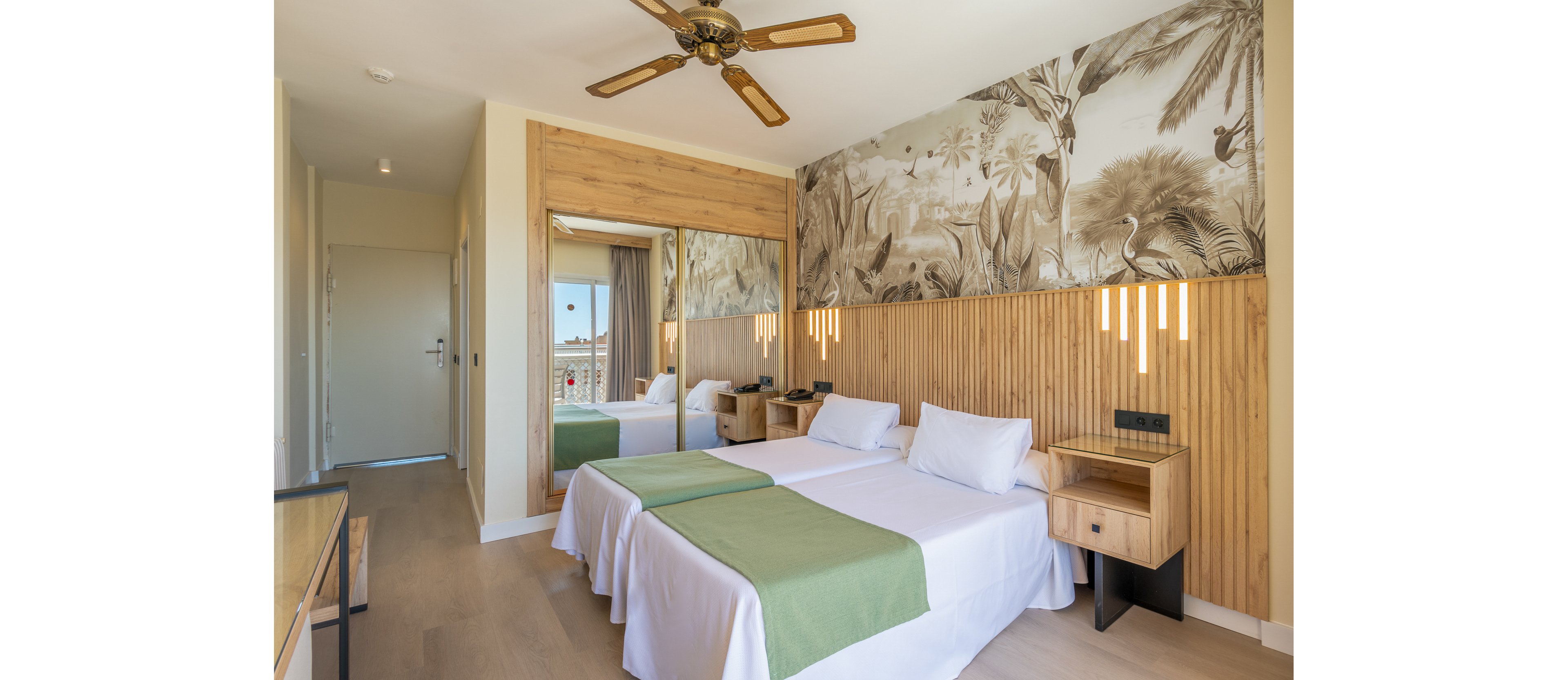 Hotel Parasol by Dorobe