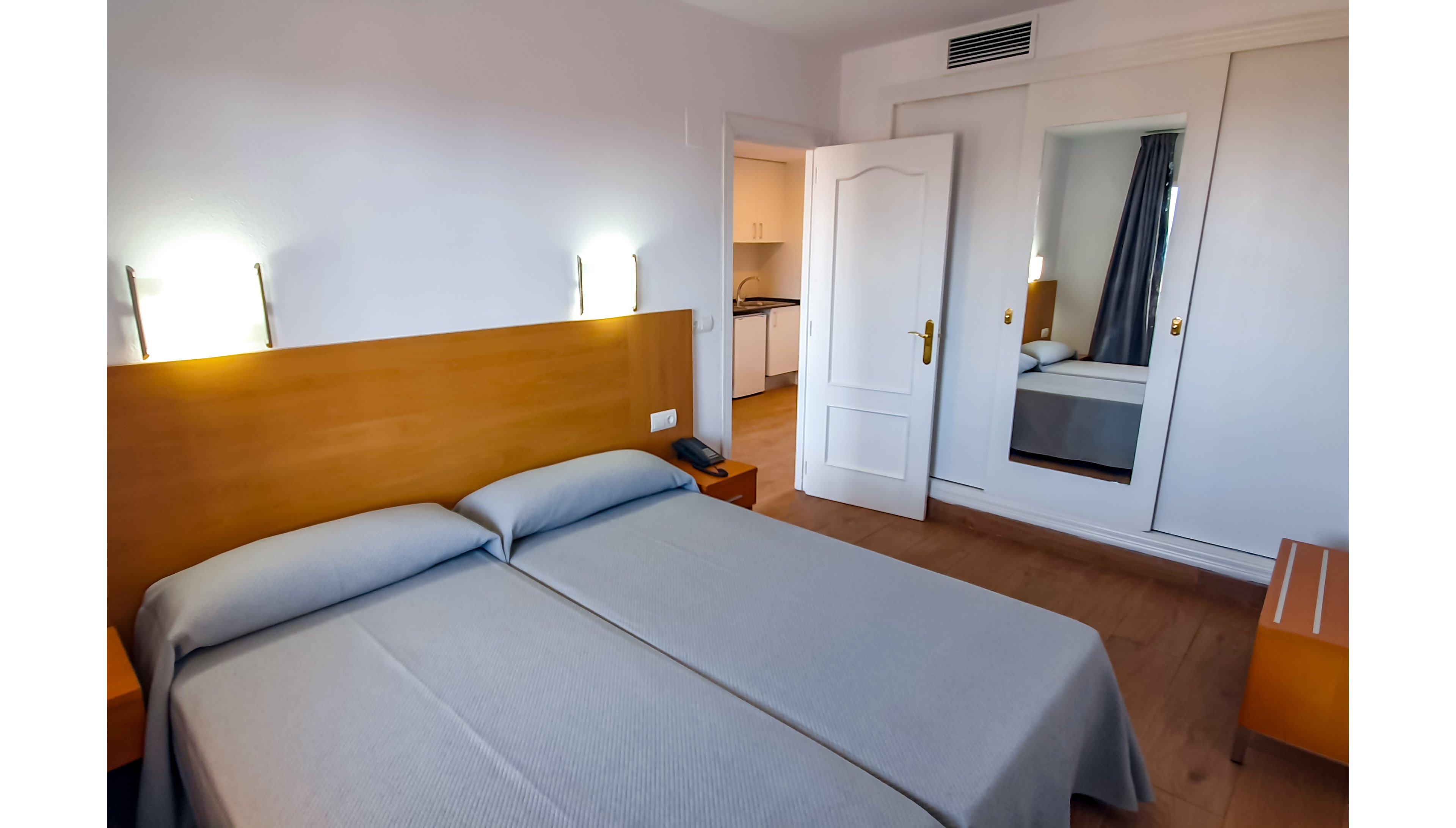 Primavera Loix Apartments