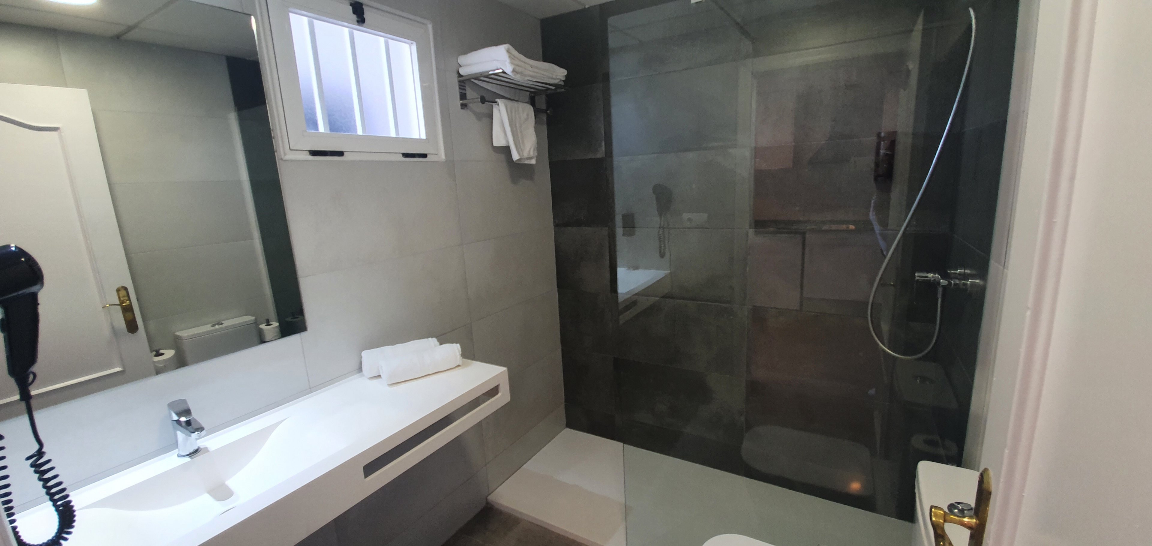 Primavera Loix Apartments