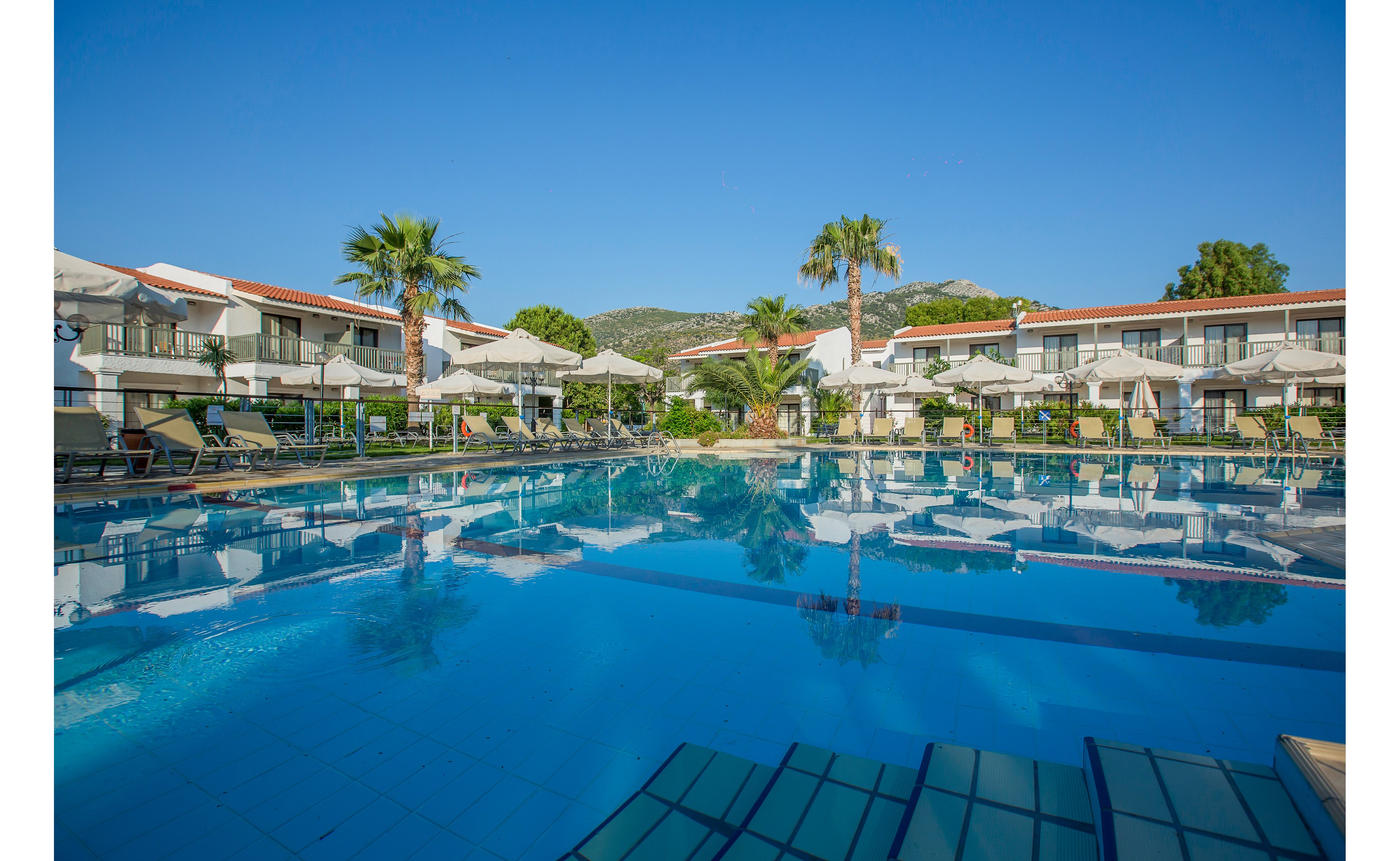 Golden Coast Hotel & Bungalows