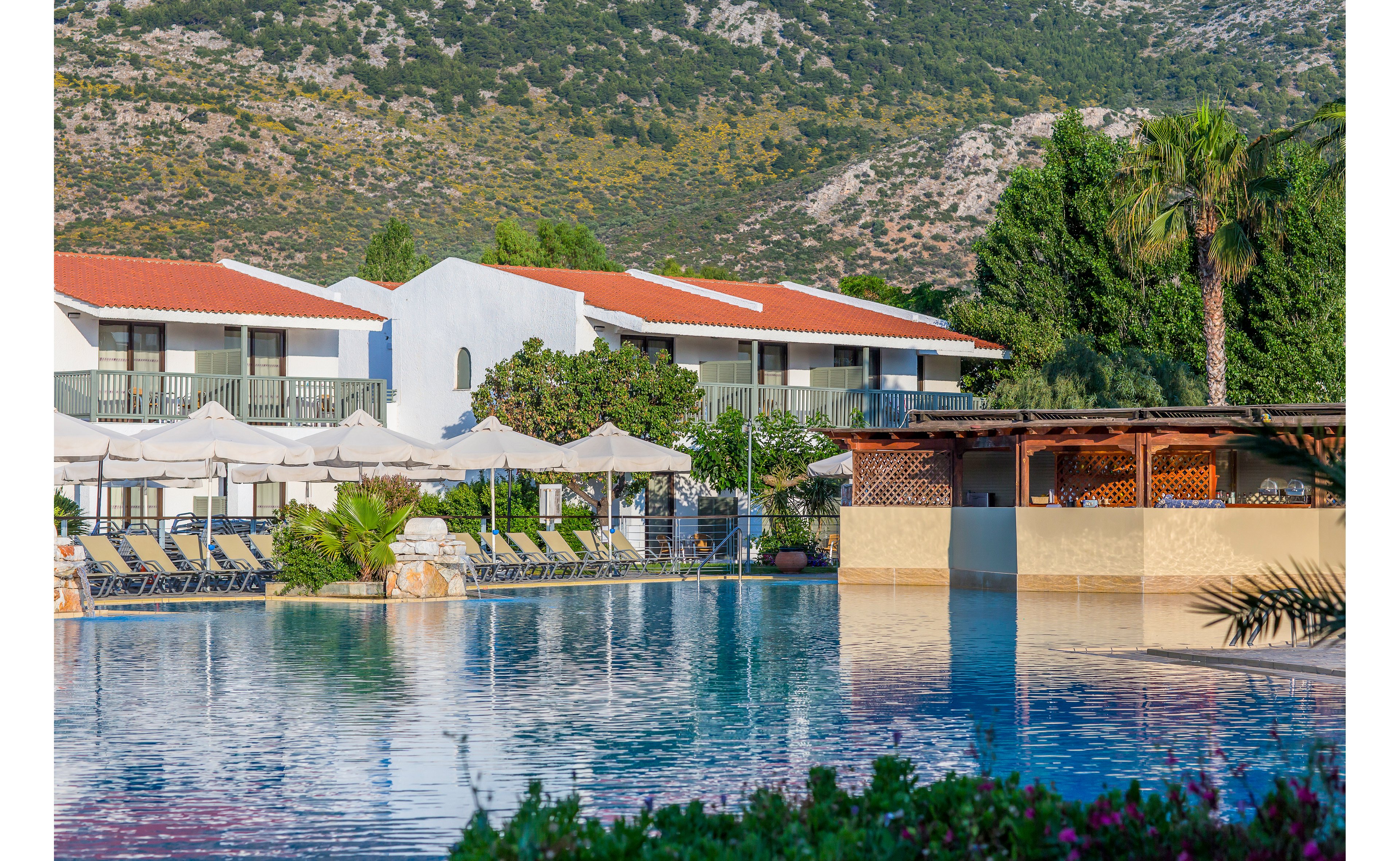 Golden Coast Hotel & Bungalows