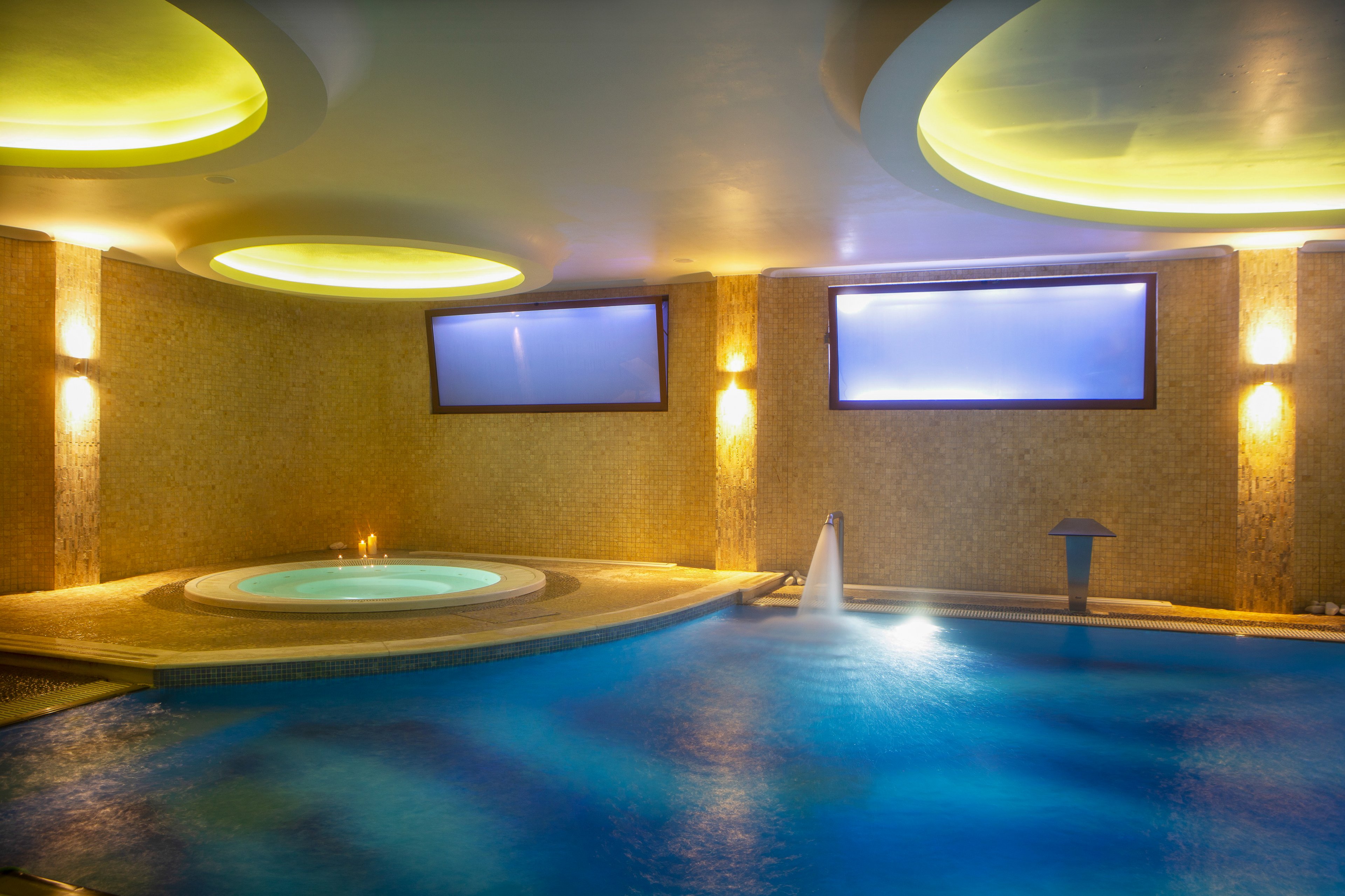 Zeus Essence Ramada Athens