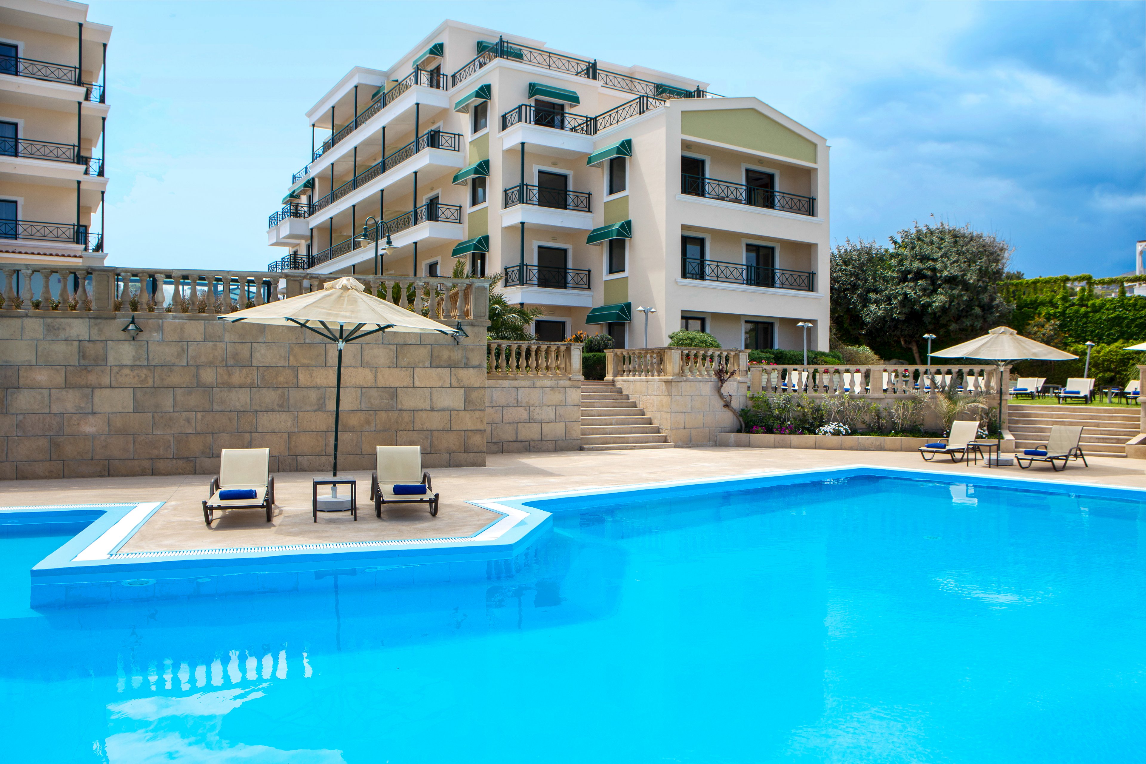 Zeus Essence Ramada Athens