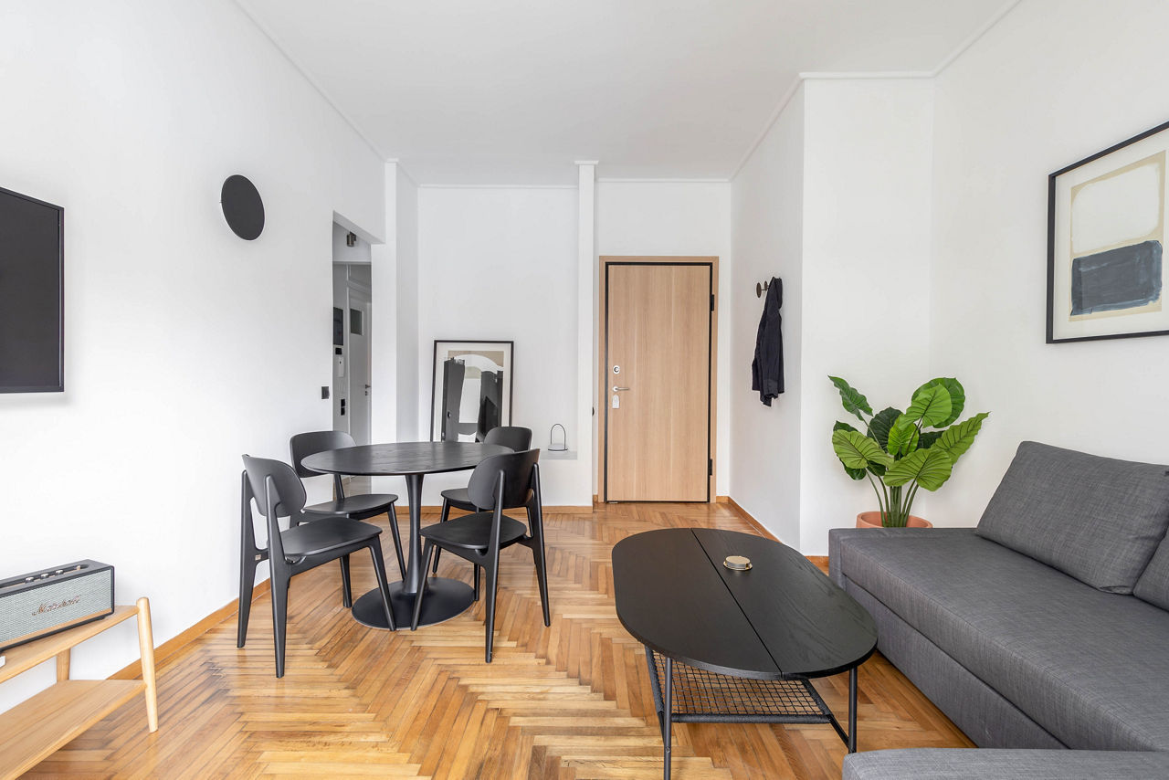 Elliot Neapoli Athens