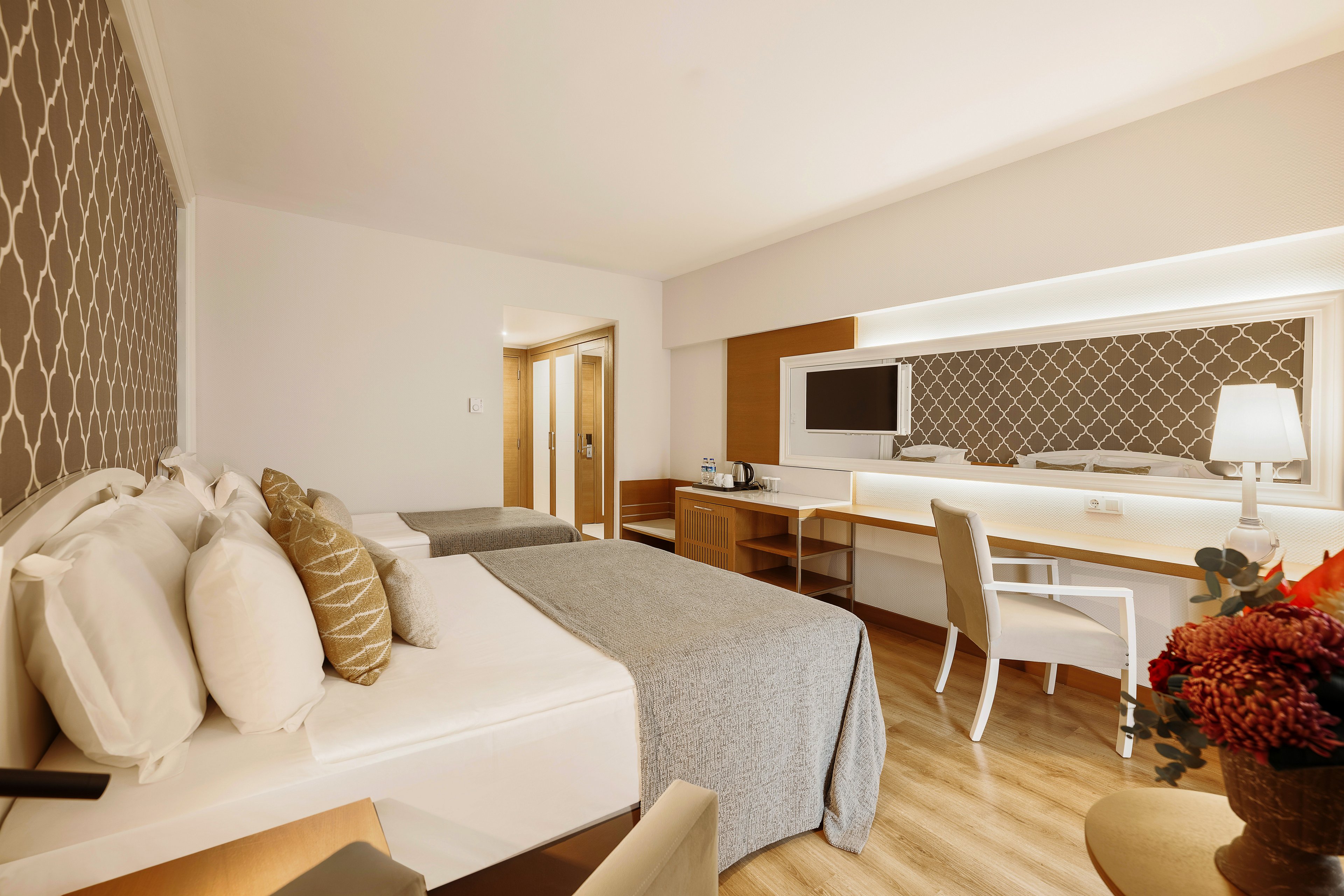 Sherwood Exclusive Lara