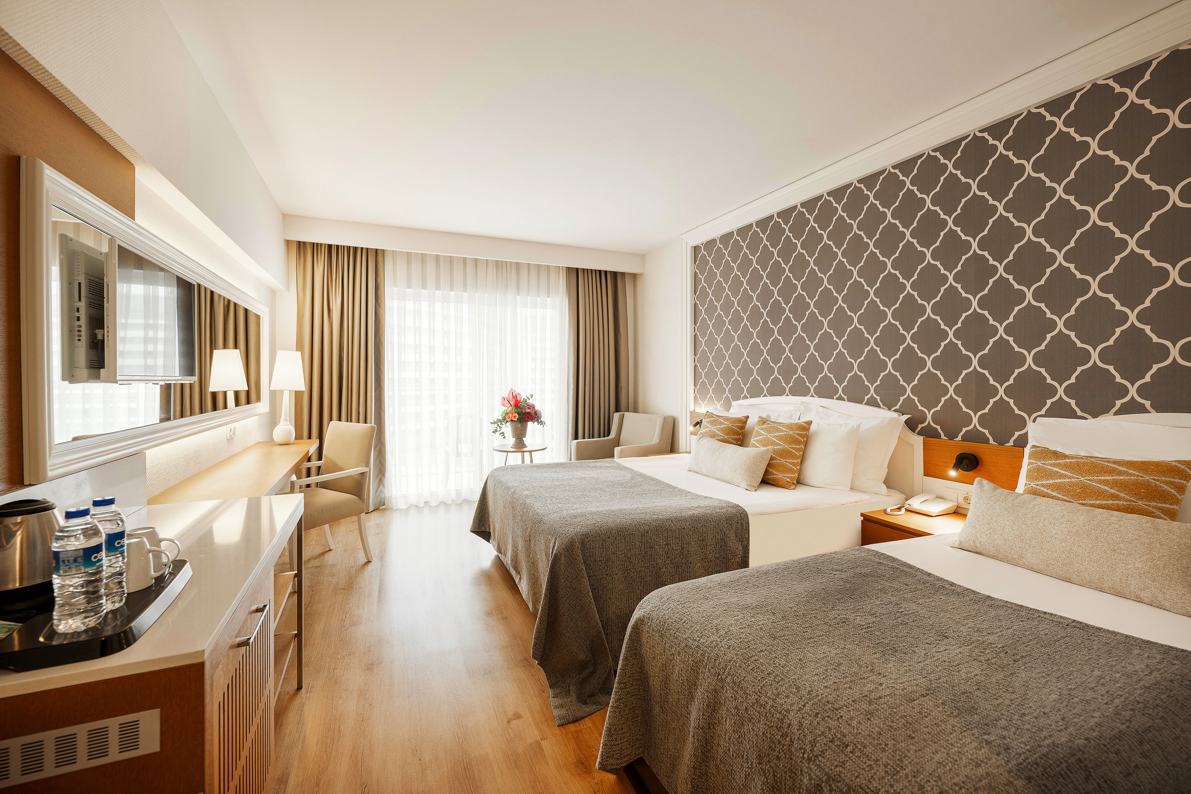 Sherwood Exclusive Lara