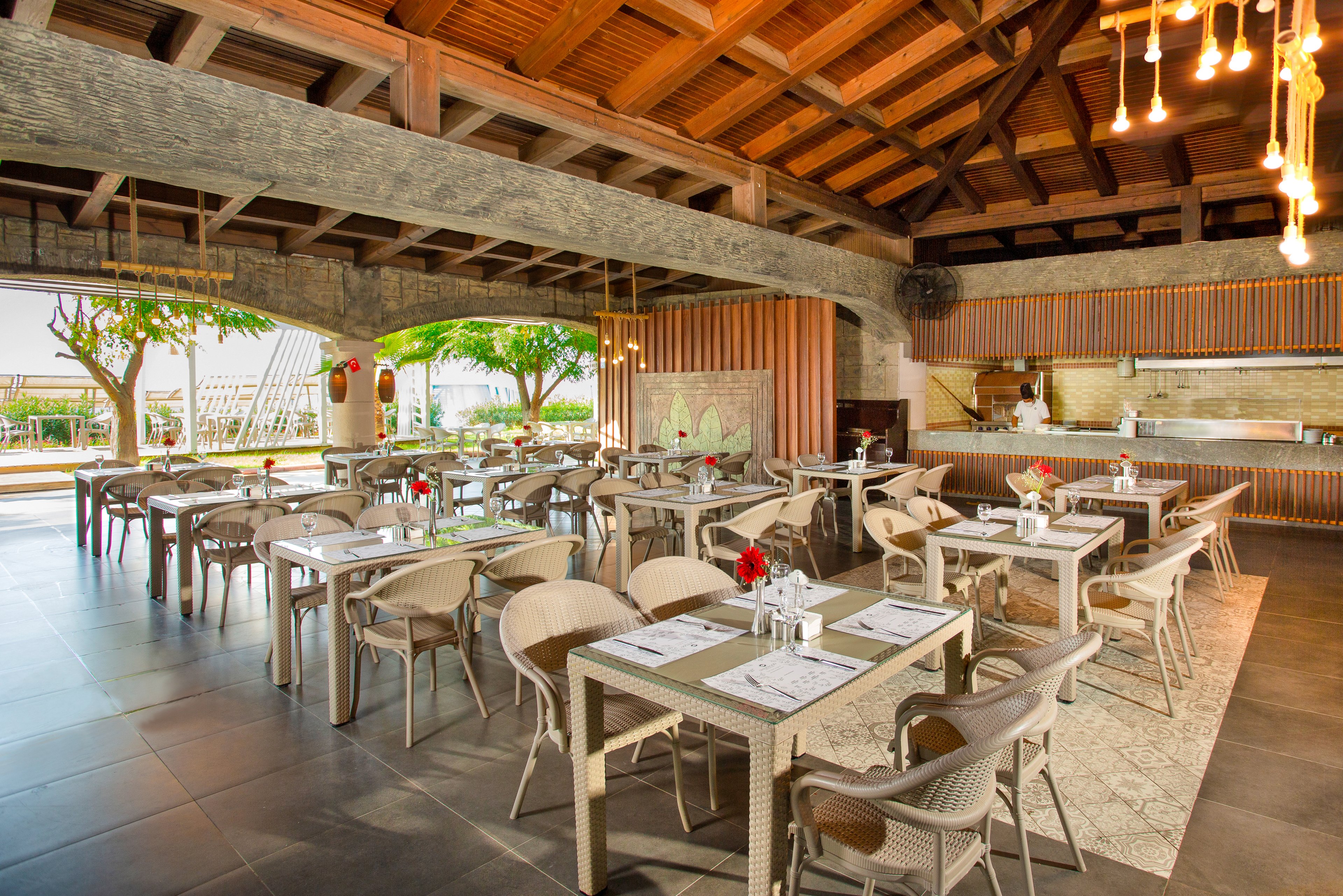 Sherwood Exclusive Lara