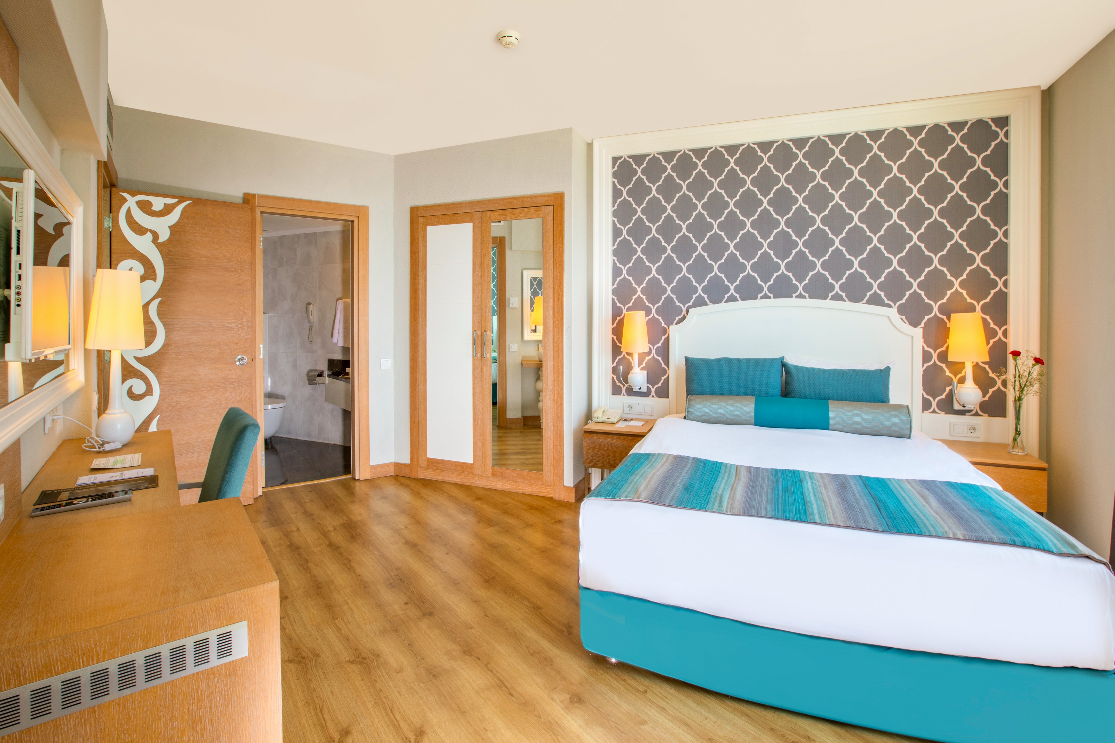 Sherwood Exclusive Lara