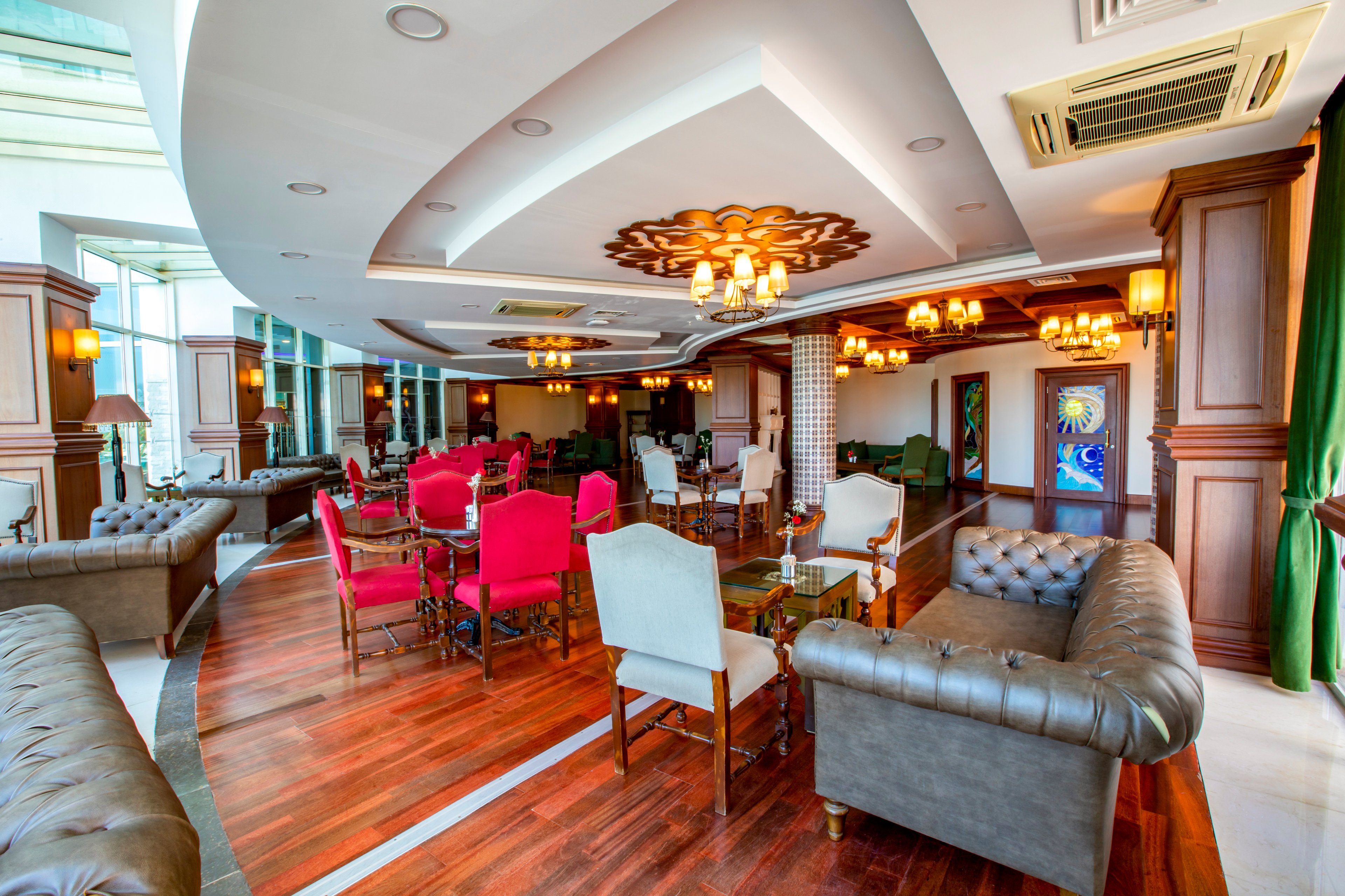 Sherwood Exclusive Lara