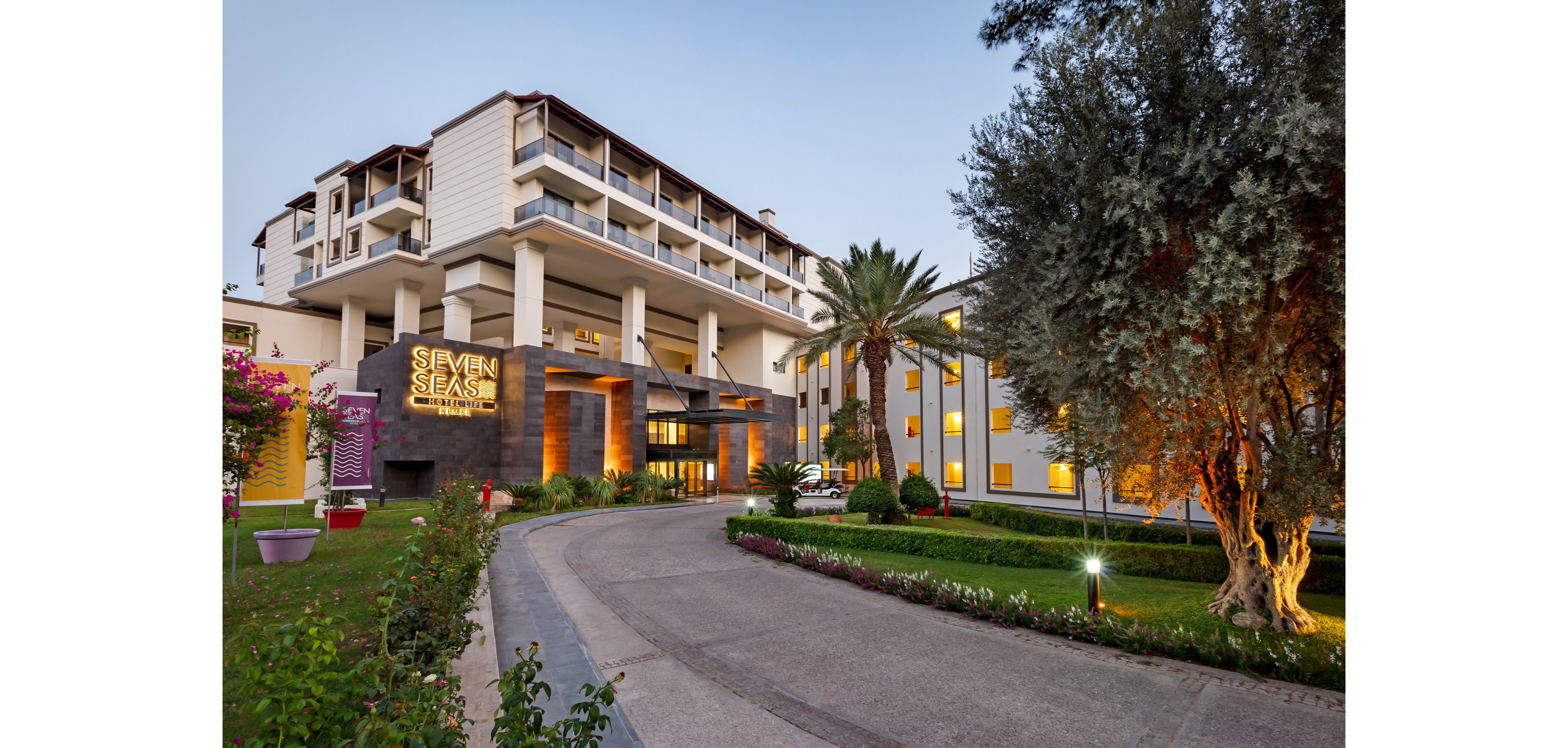 Seven Seas Hotel Life