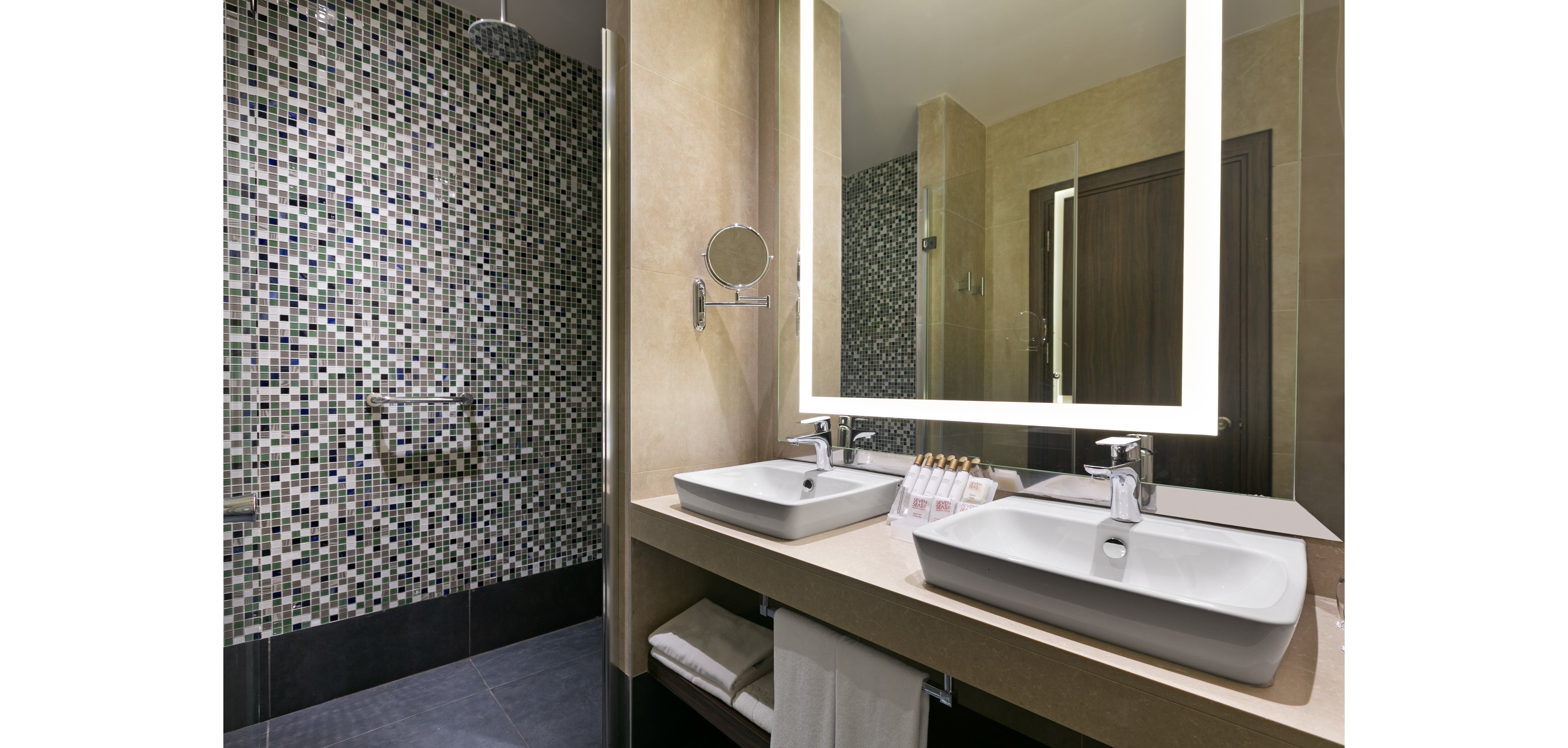 Seven Seas Hotel Life