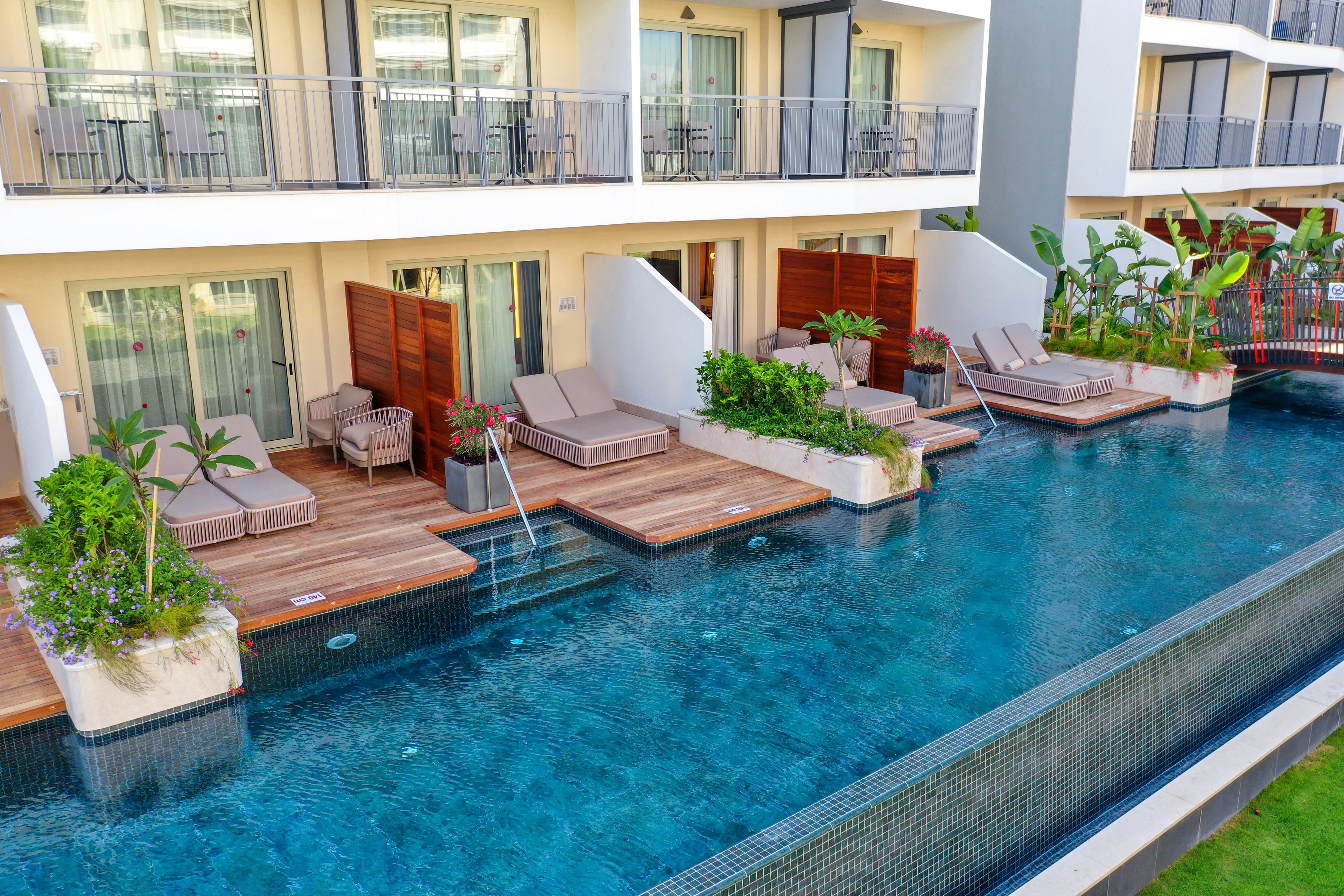 Lara Barut Collection