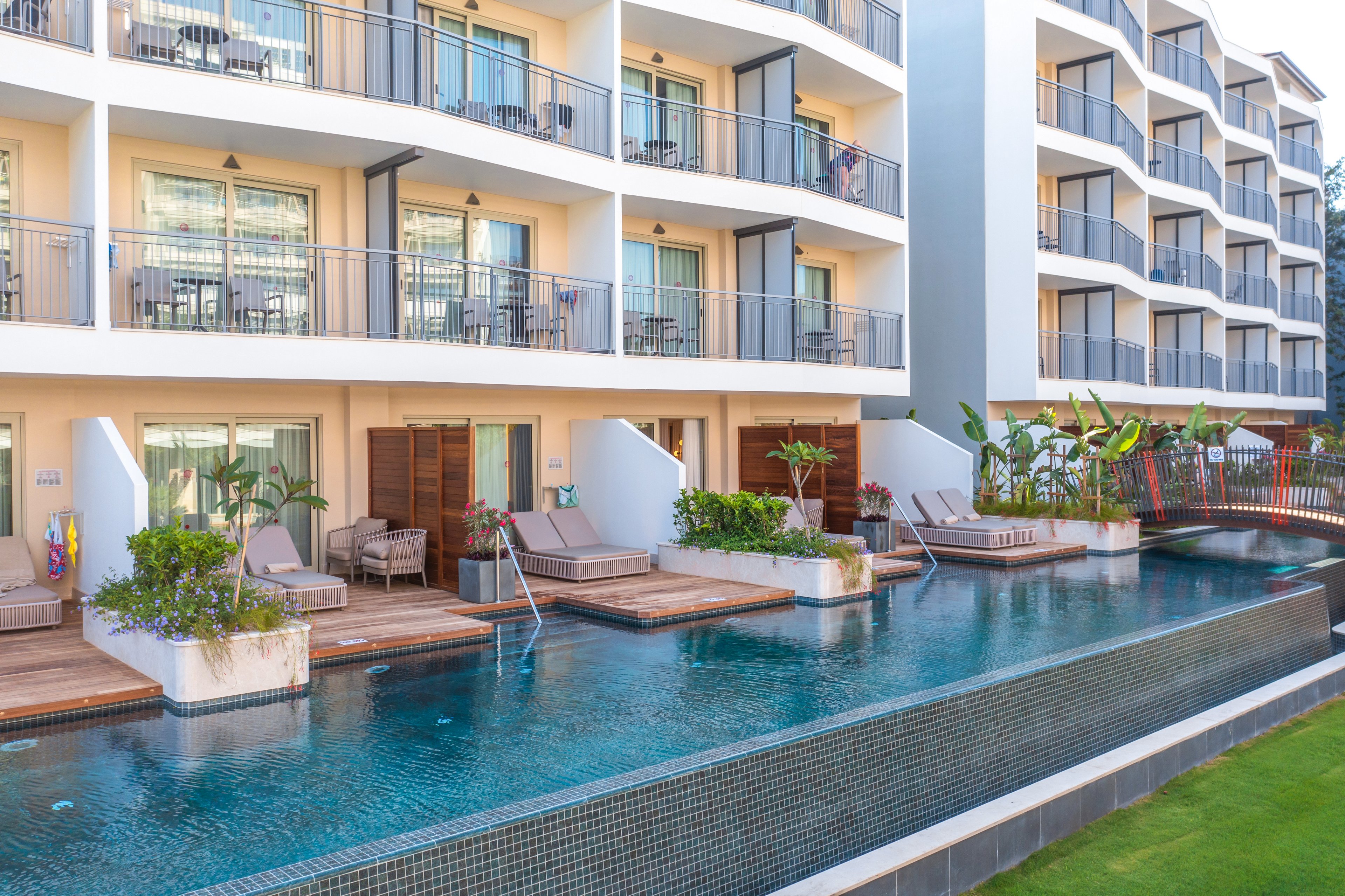 Lara Barut Collection