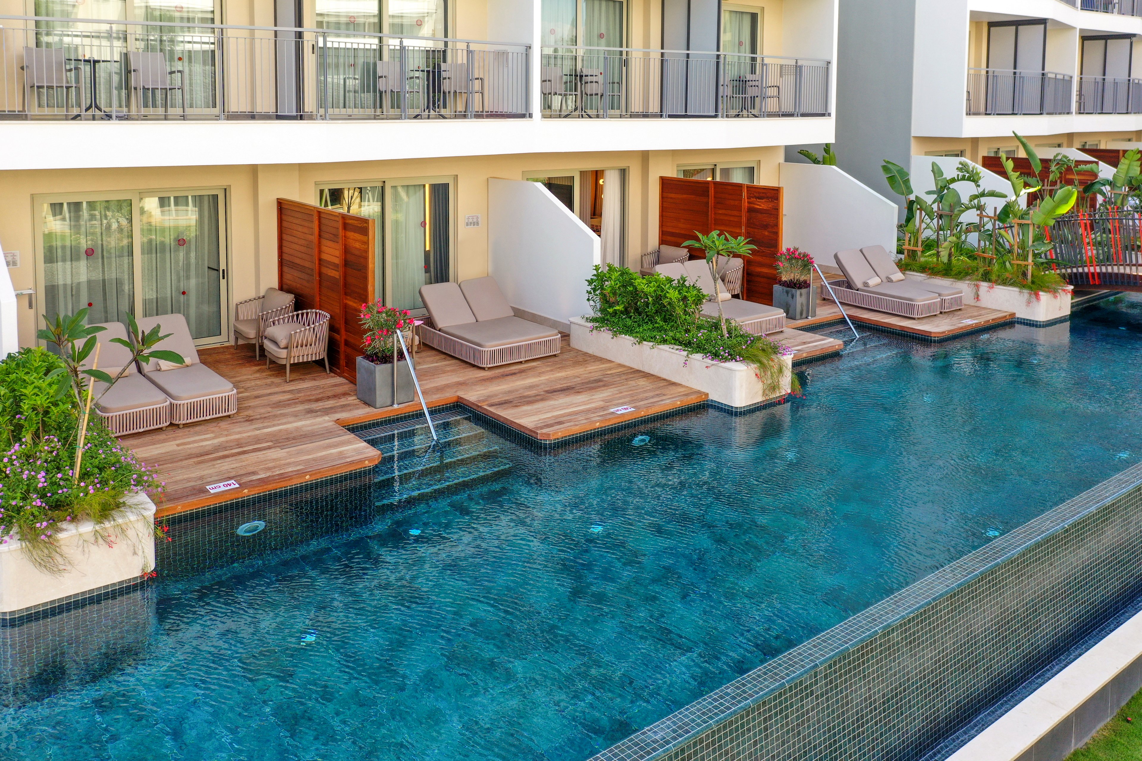 Lara Barut Collection