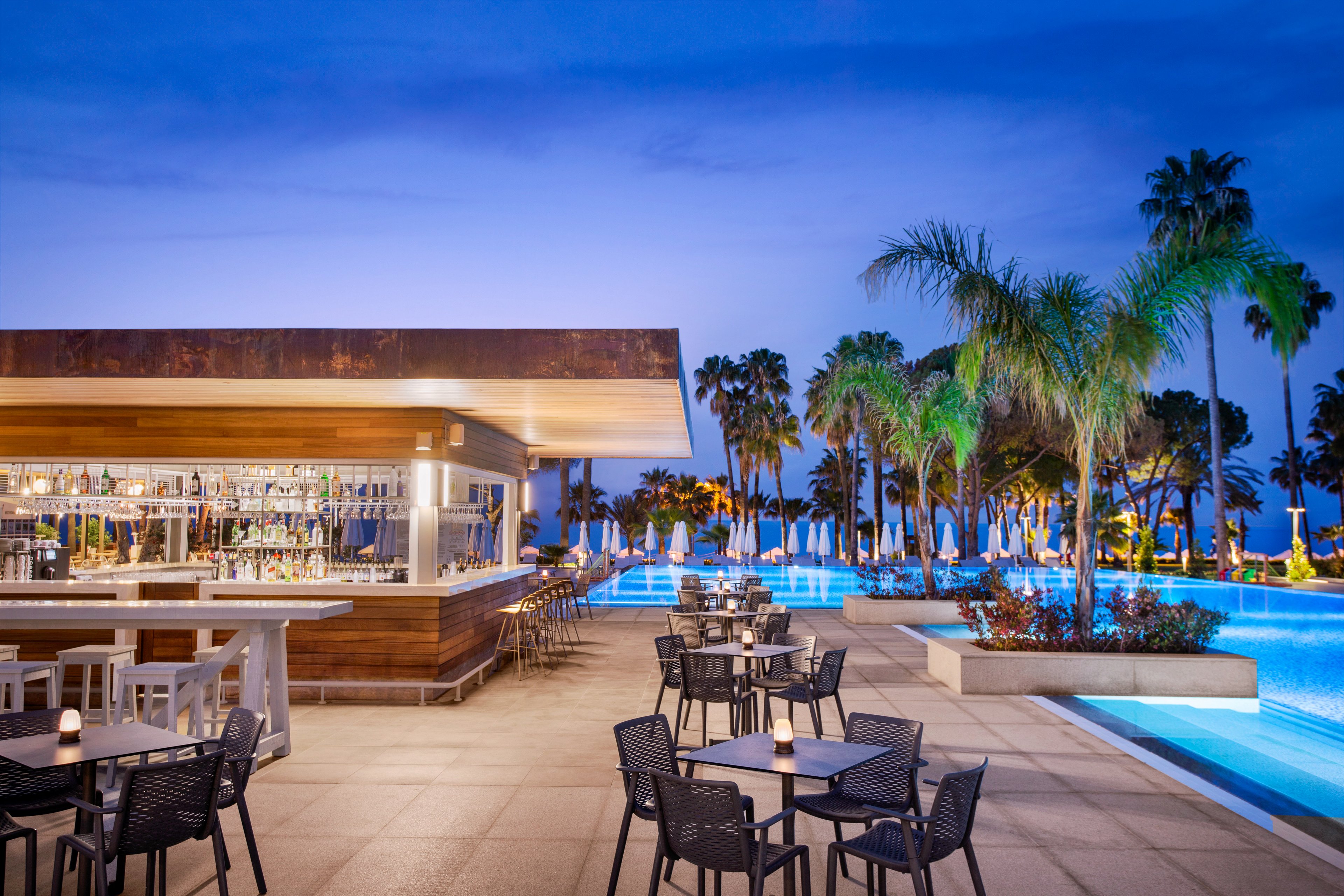 Acanthus Cennet Barut Collection