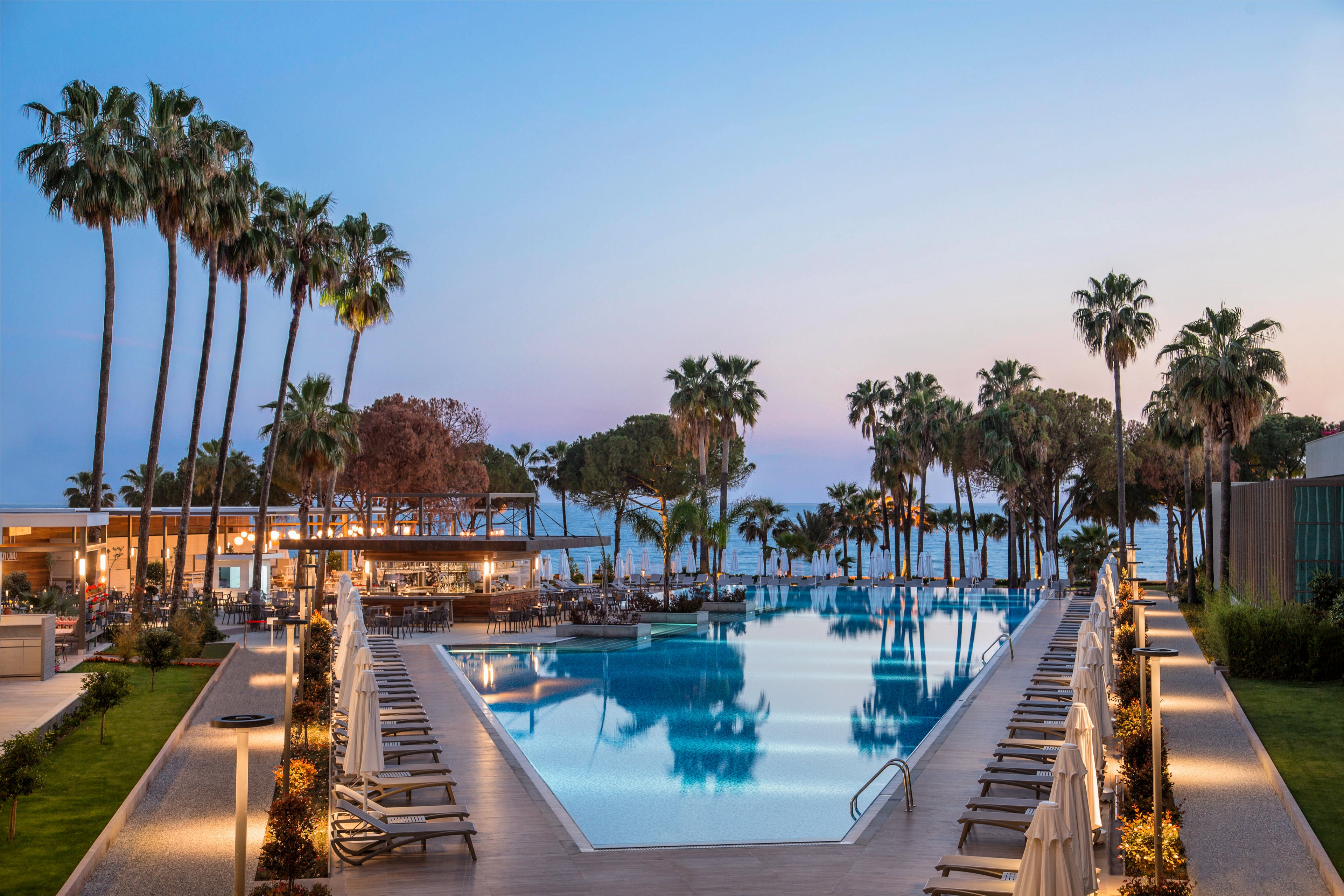 Acanthus Cennet Barut Collection