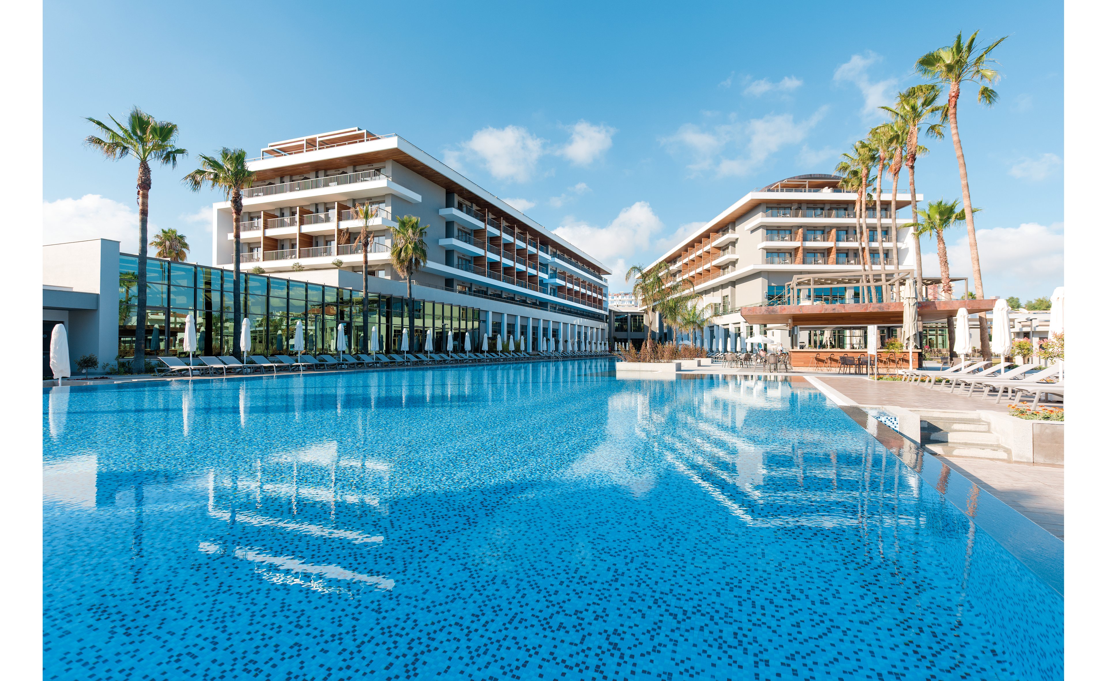 Acanthus Cennet Barut Collection