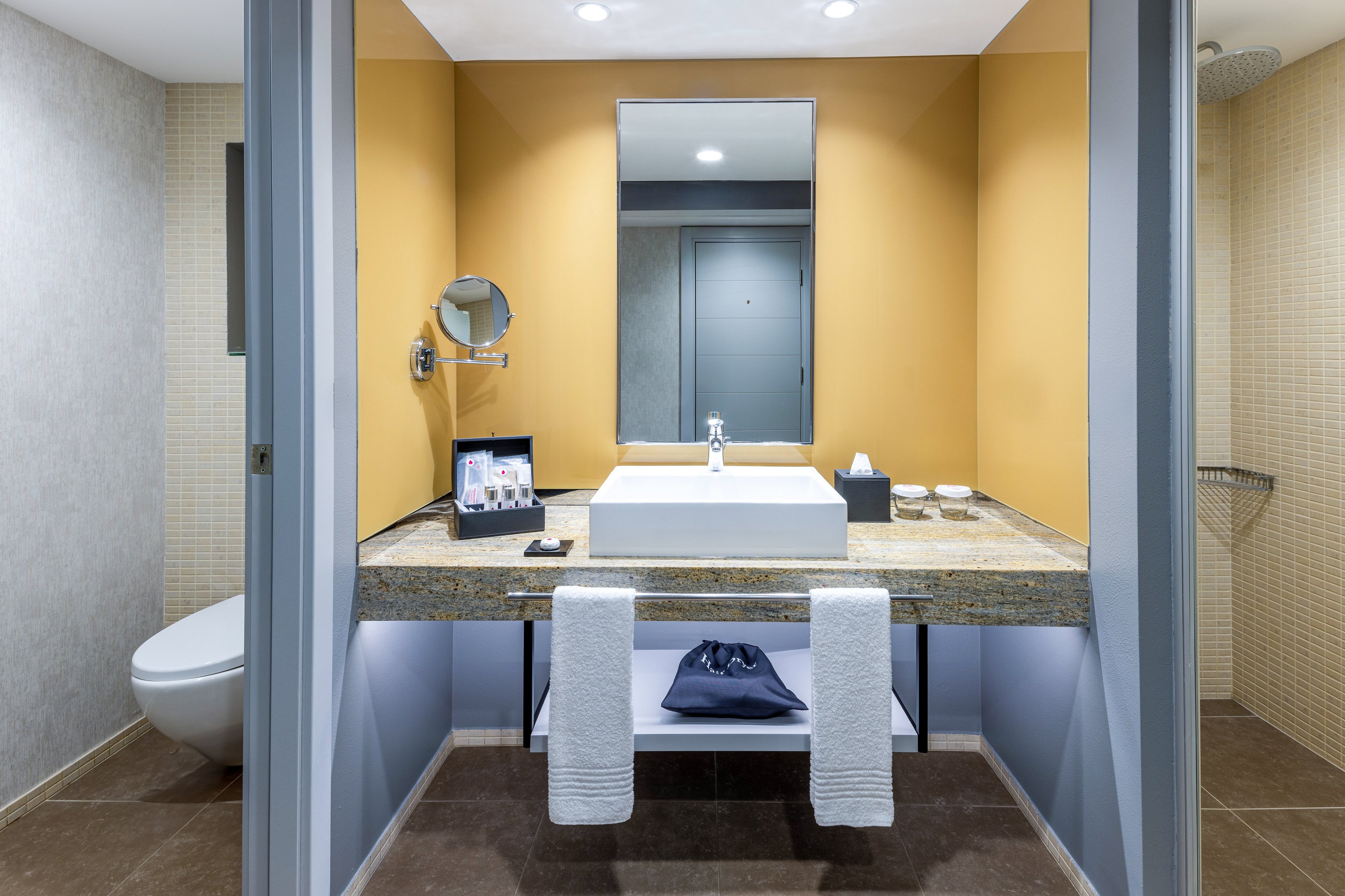 Arum Barut Collection