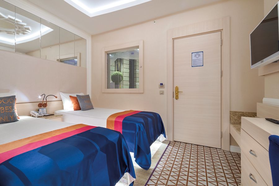 Standard Triple room