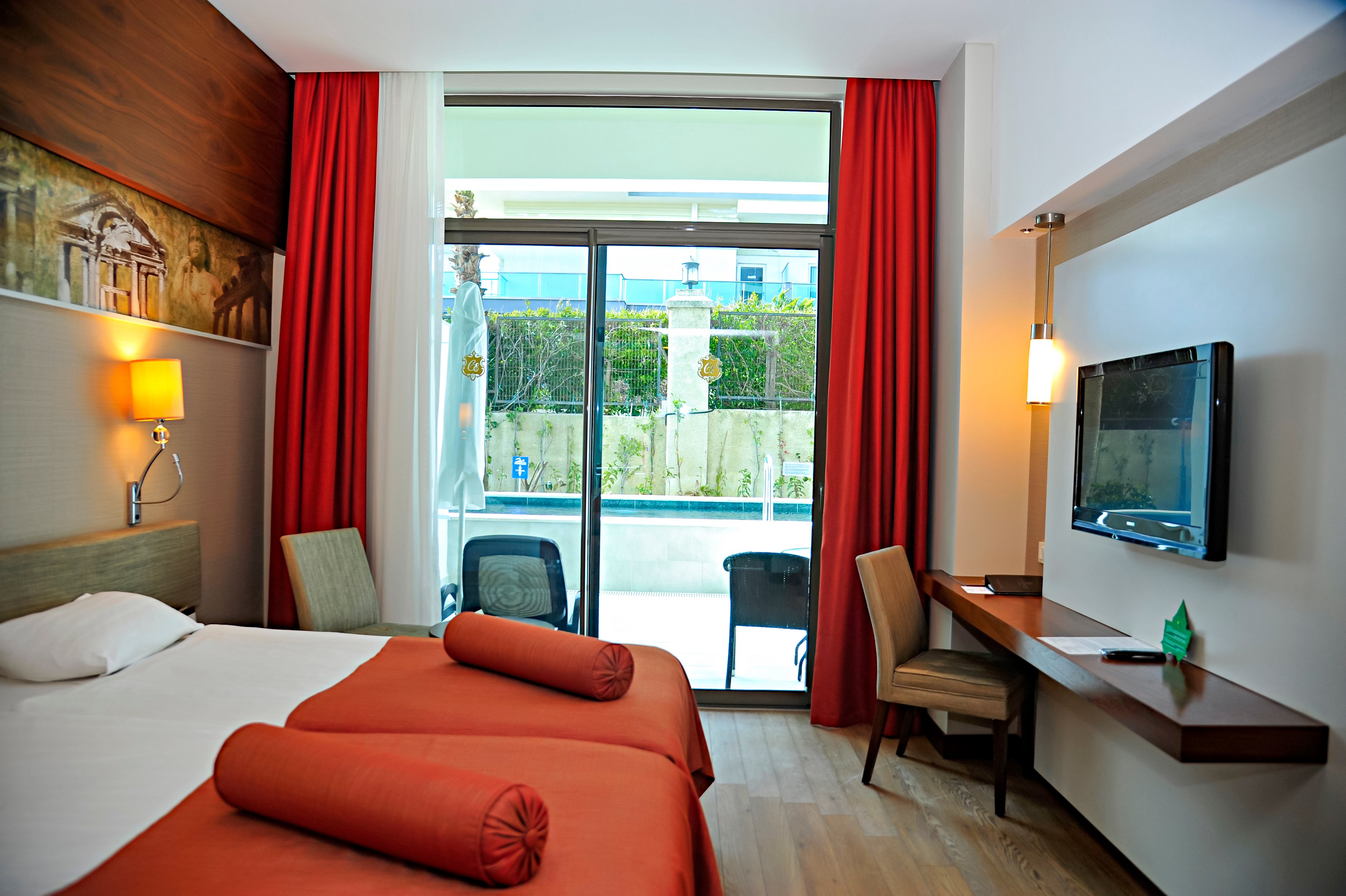 Commodore Elite Suites & Spa