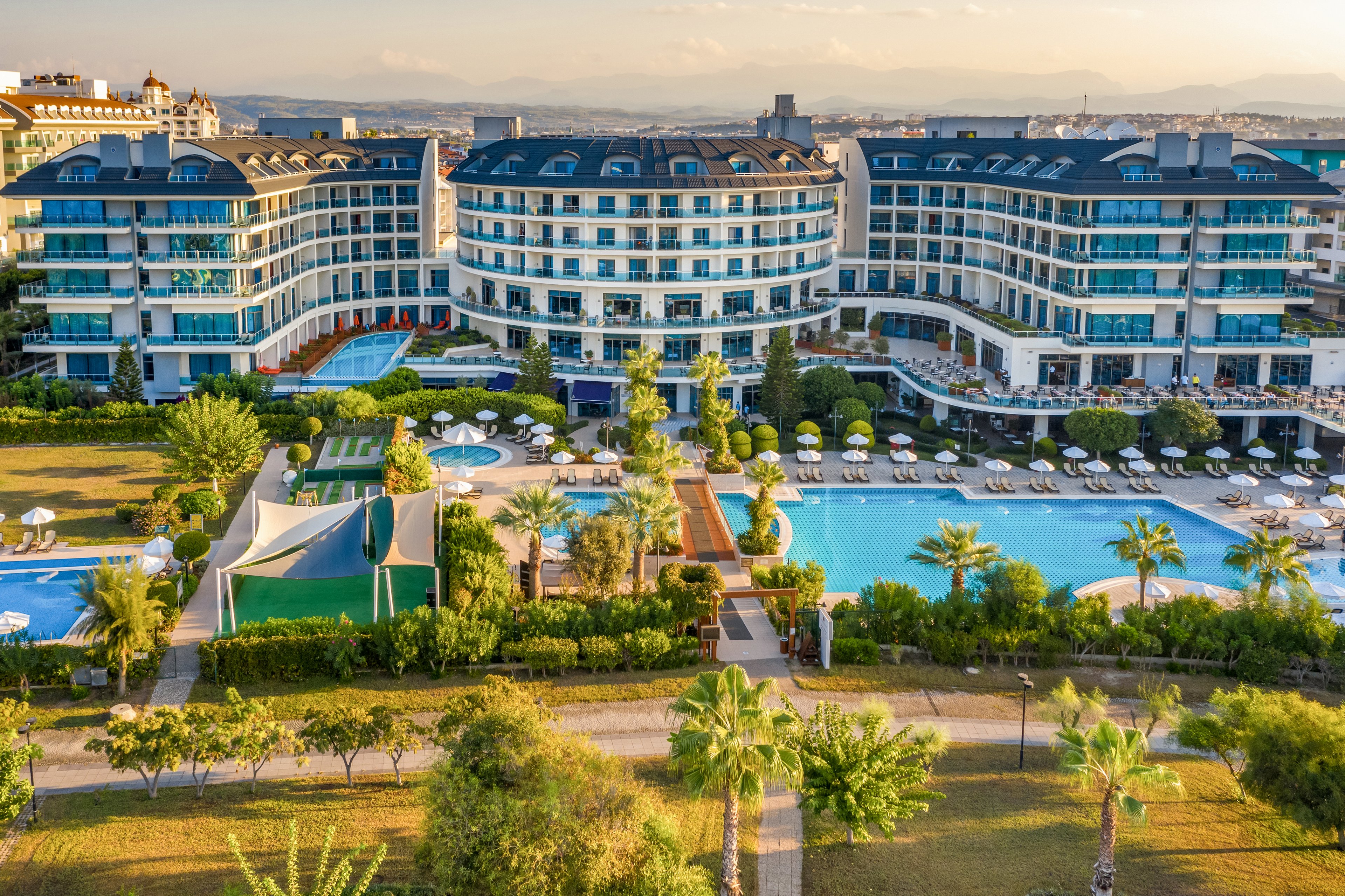 Commodore Elite Suites & Spa