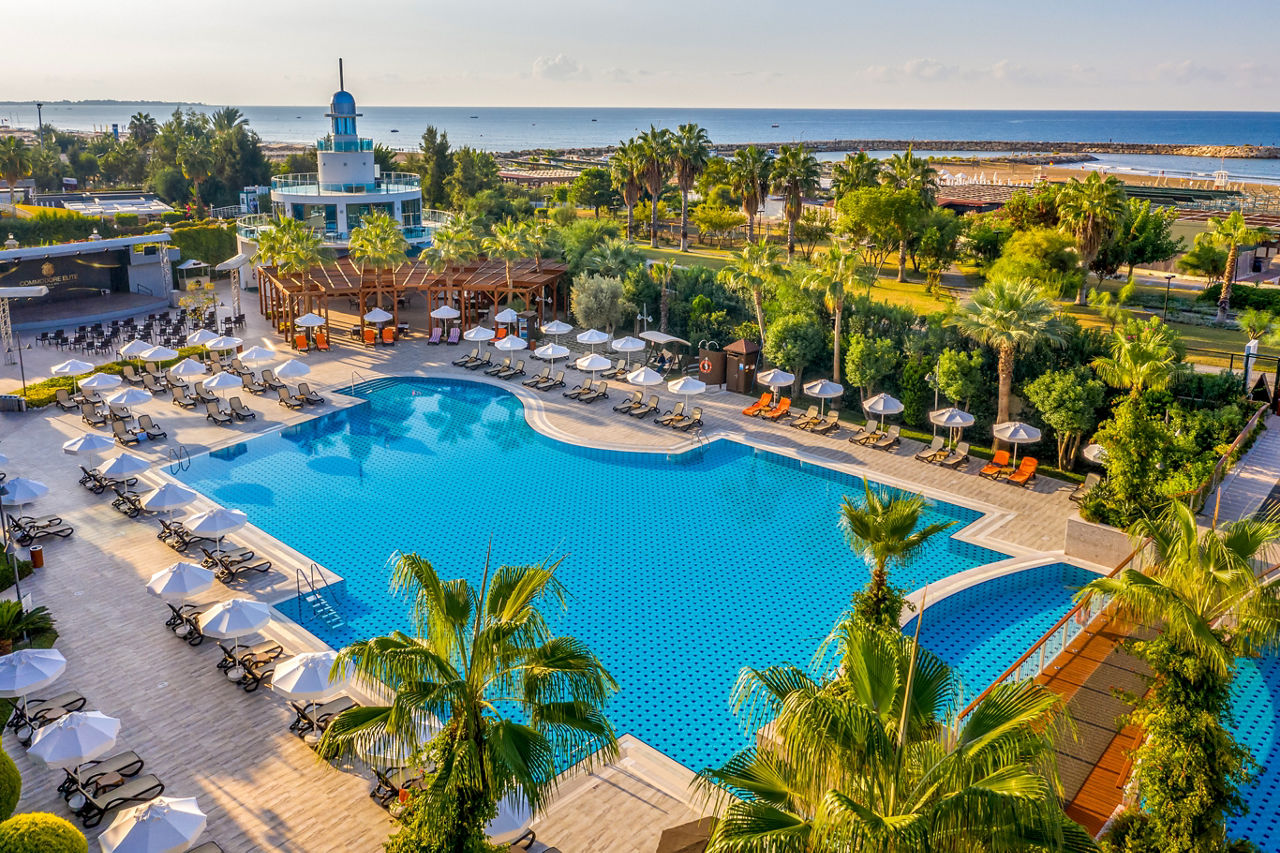 Commodore Elite Suites & Spa