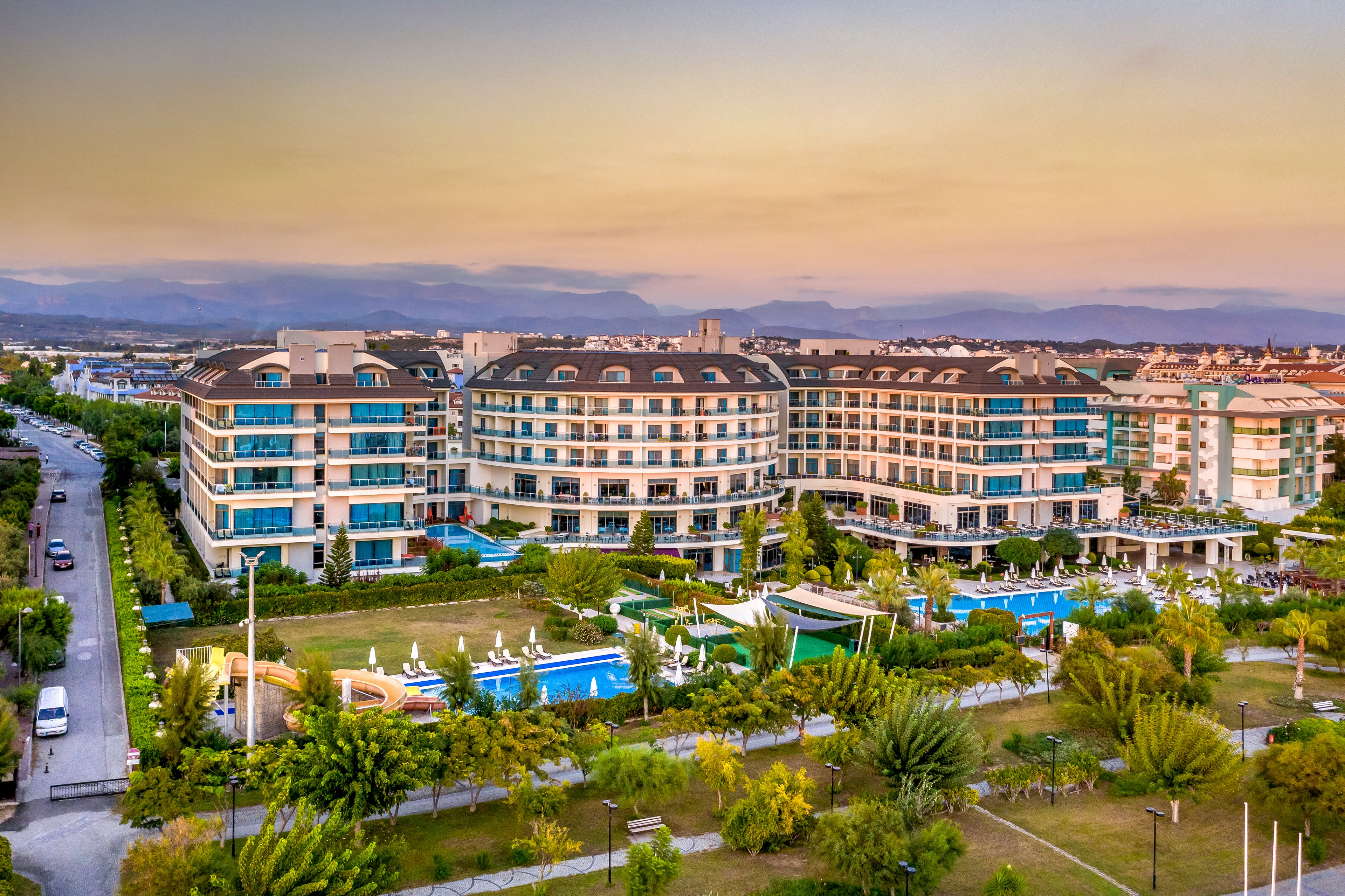 Commodore Elite Suites & Spa