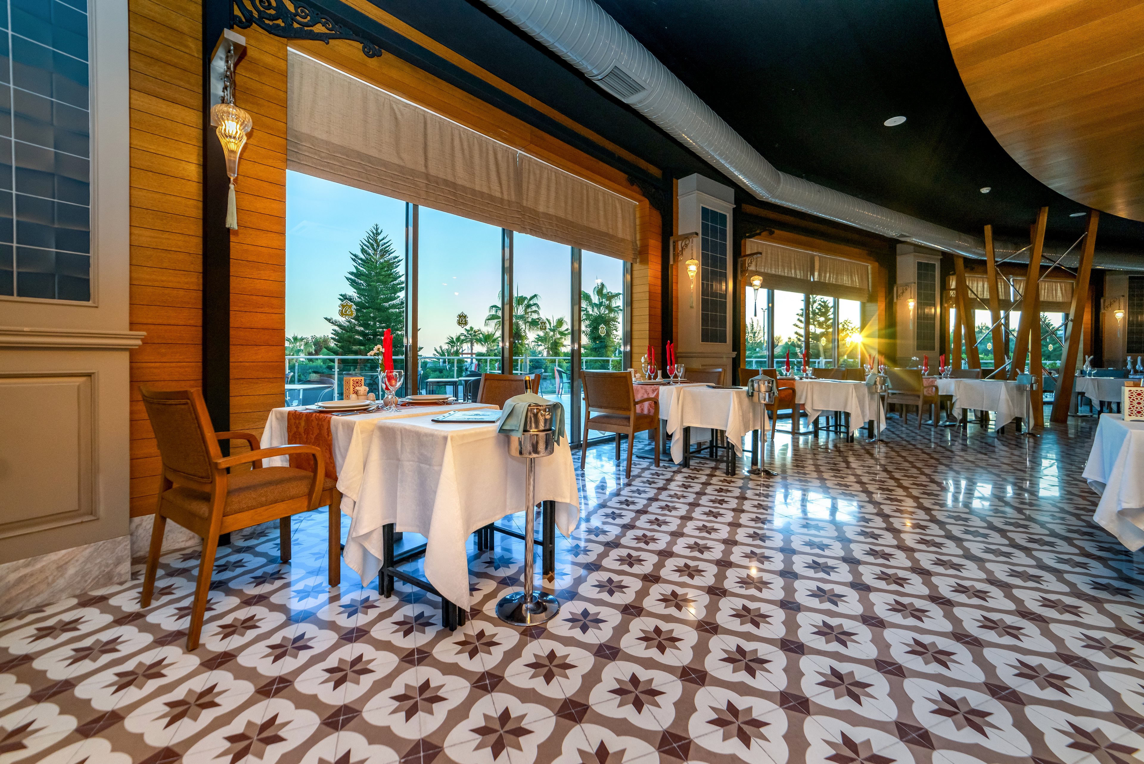 Commodore Elite Suites & Spa