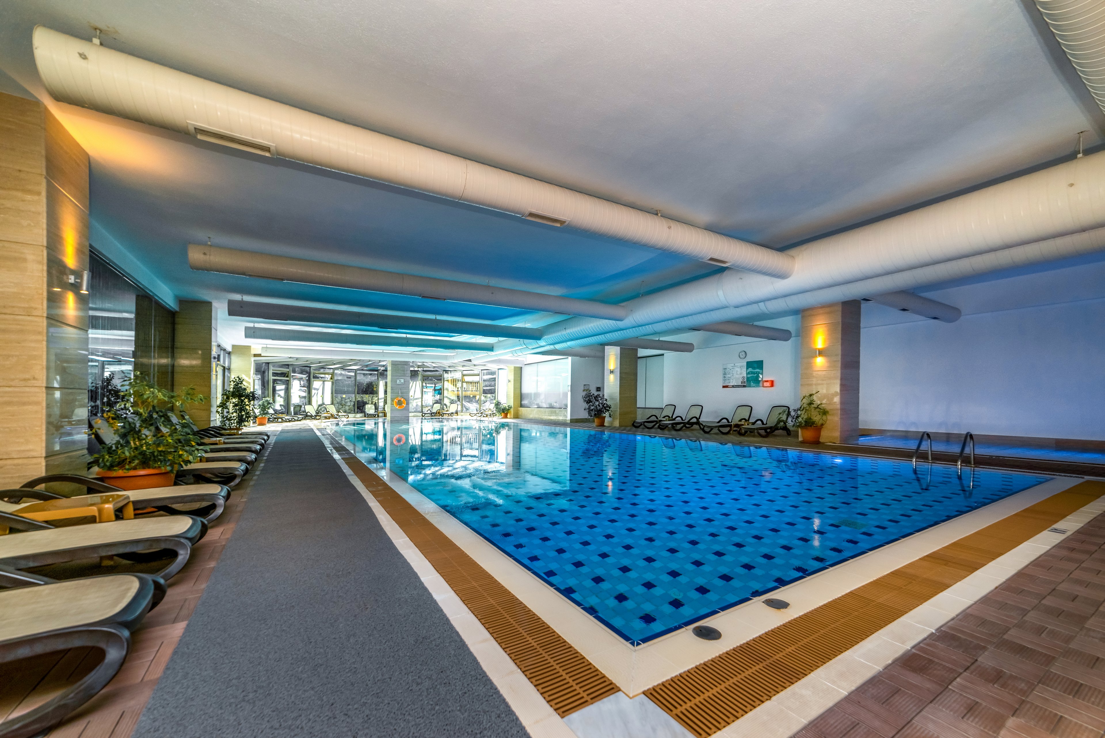 Commodore Elite Suites & Spa