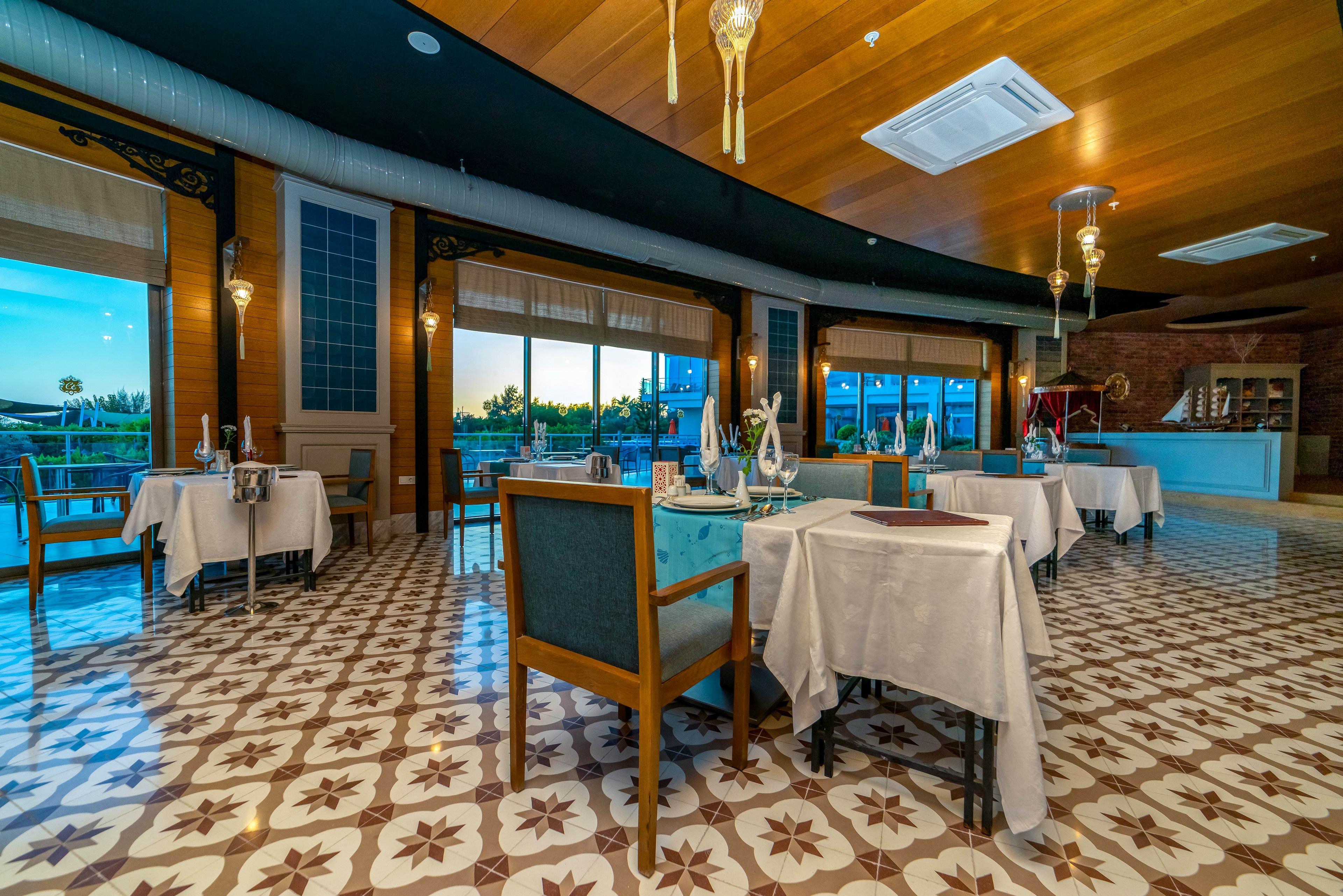 Commodore Elite Suites & Spa