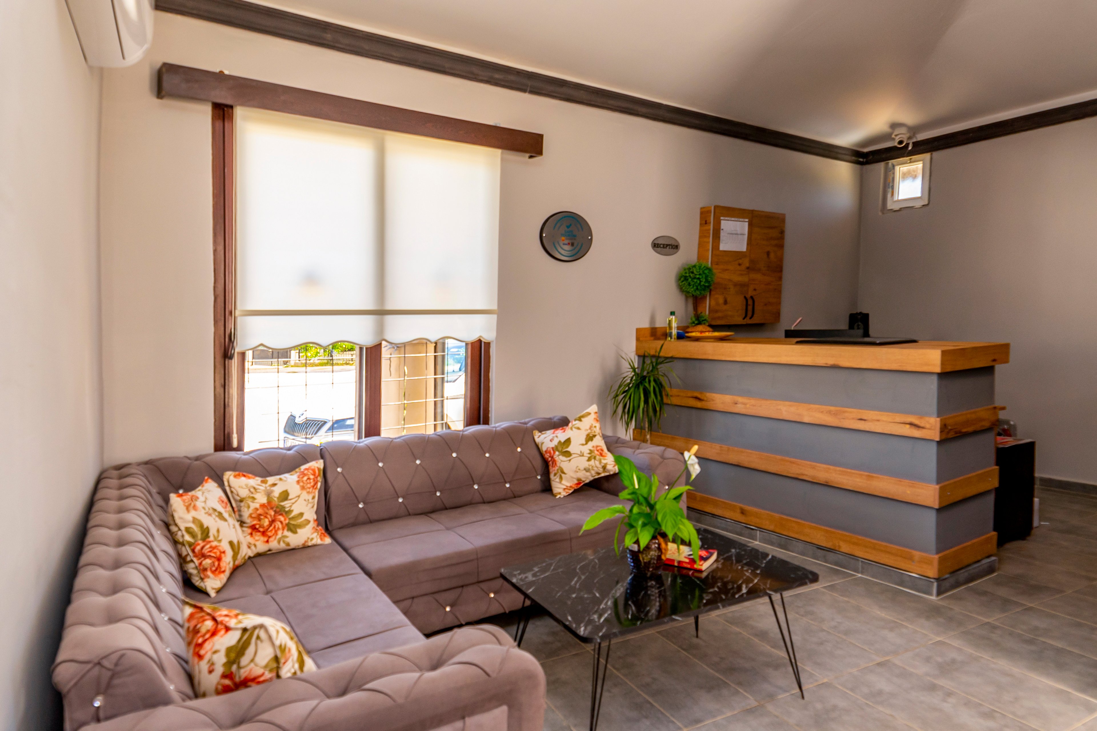 New Garden Luna Side Apart Hotel