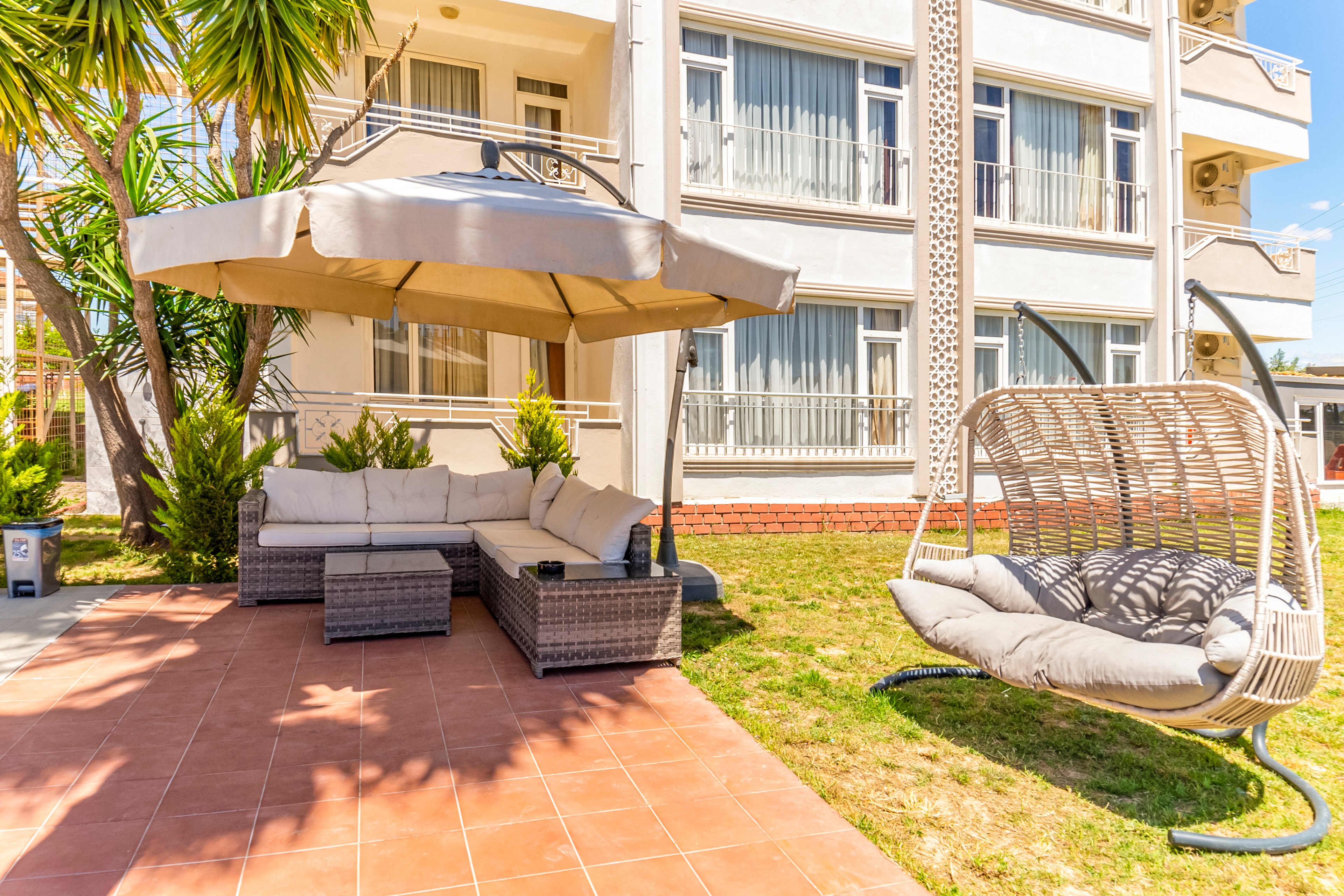 New Garden Luna Side Apart Hotel