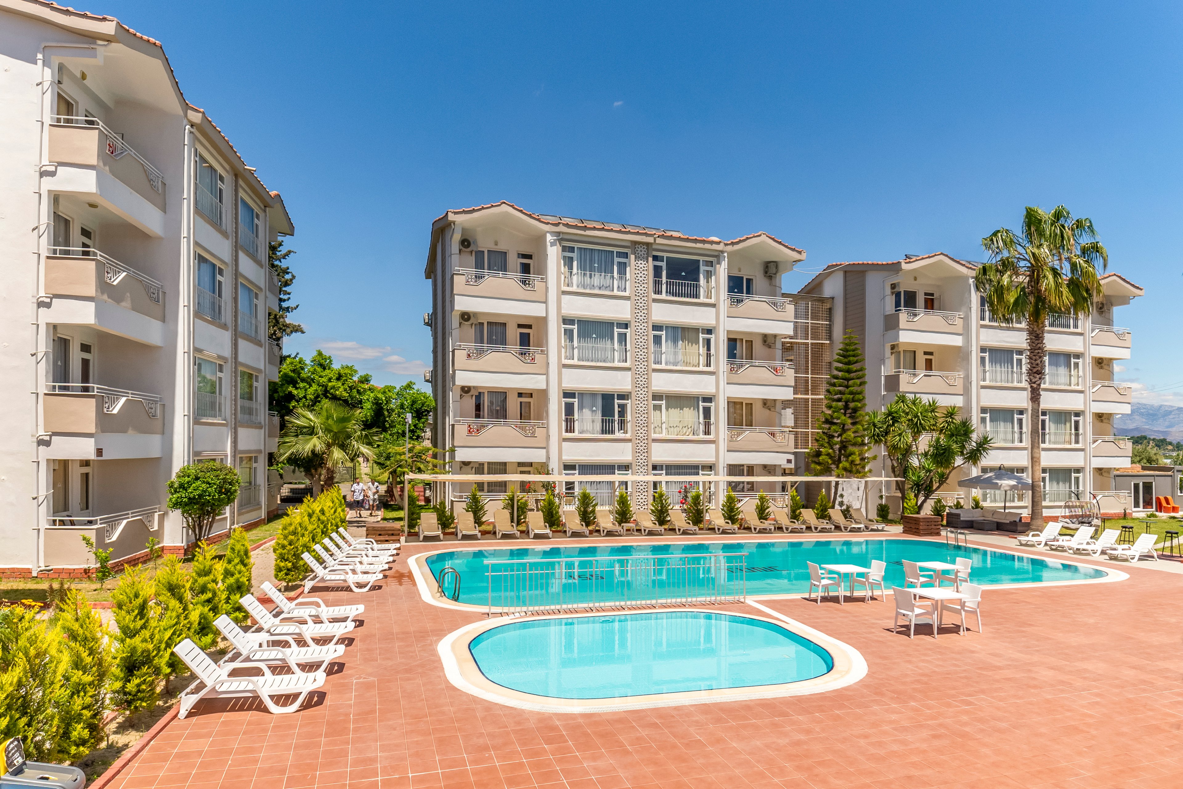 New Garden Luna Side Apart Hotel