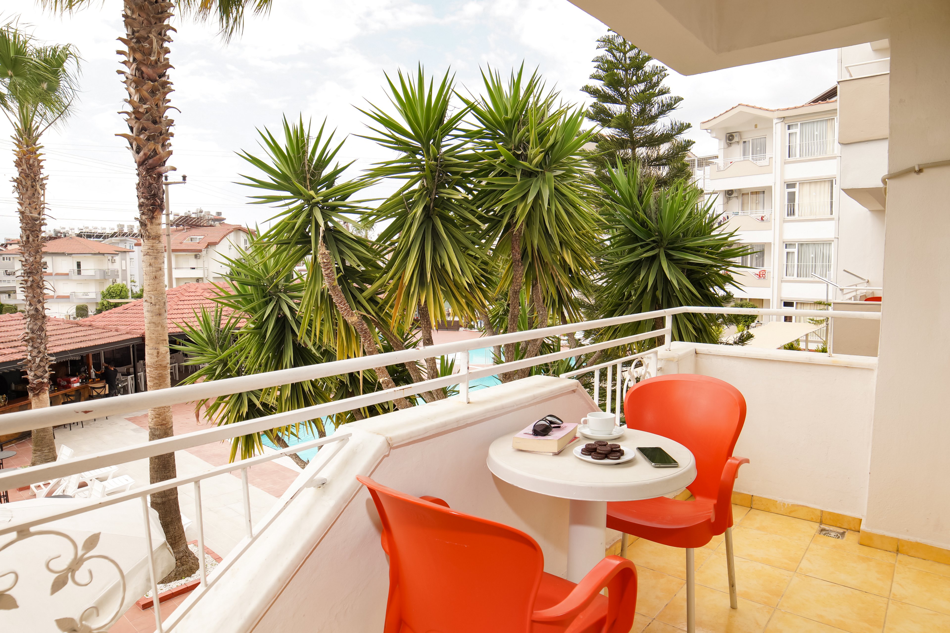 New Garden Luna Side Apart Hotel